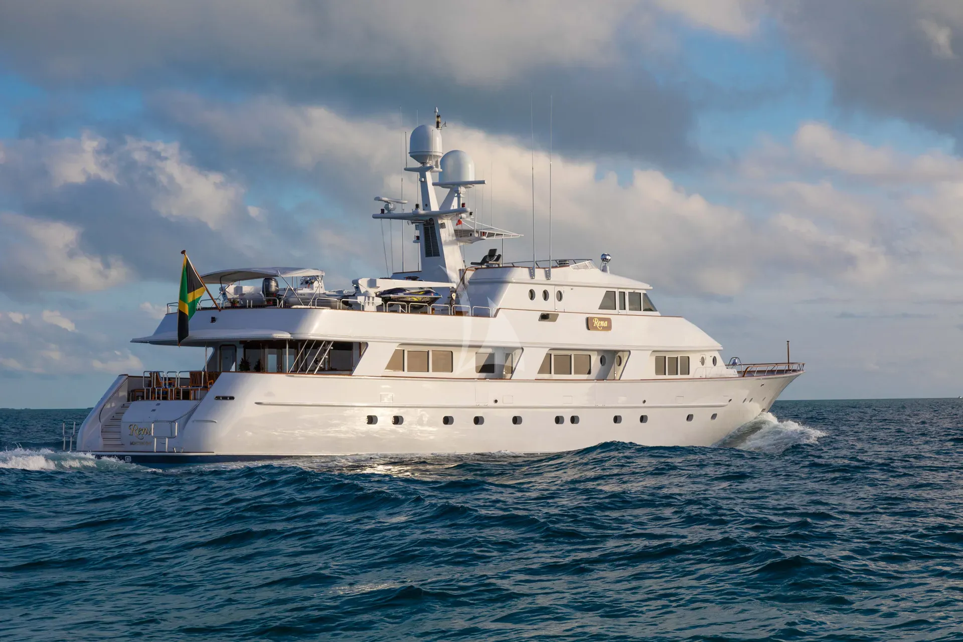 RENA – Exterior