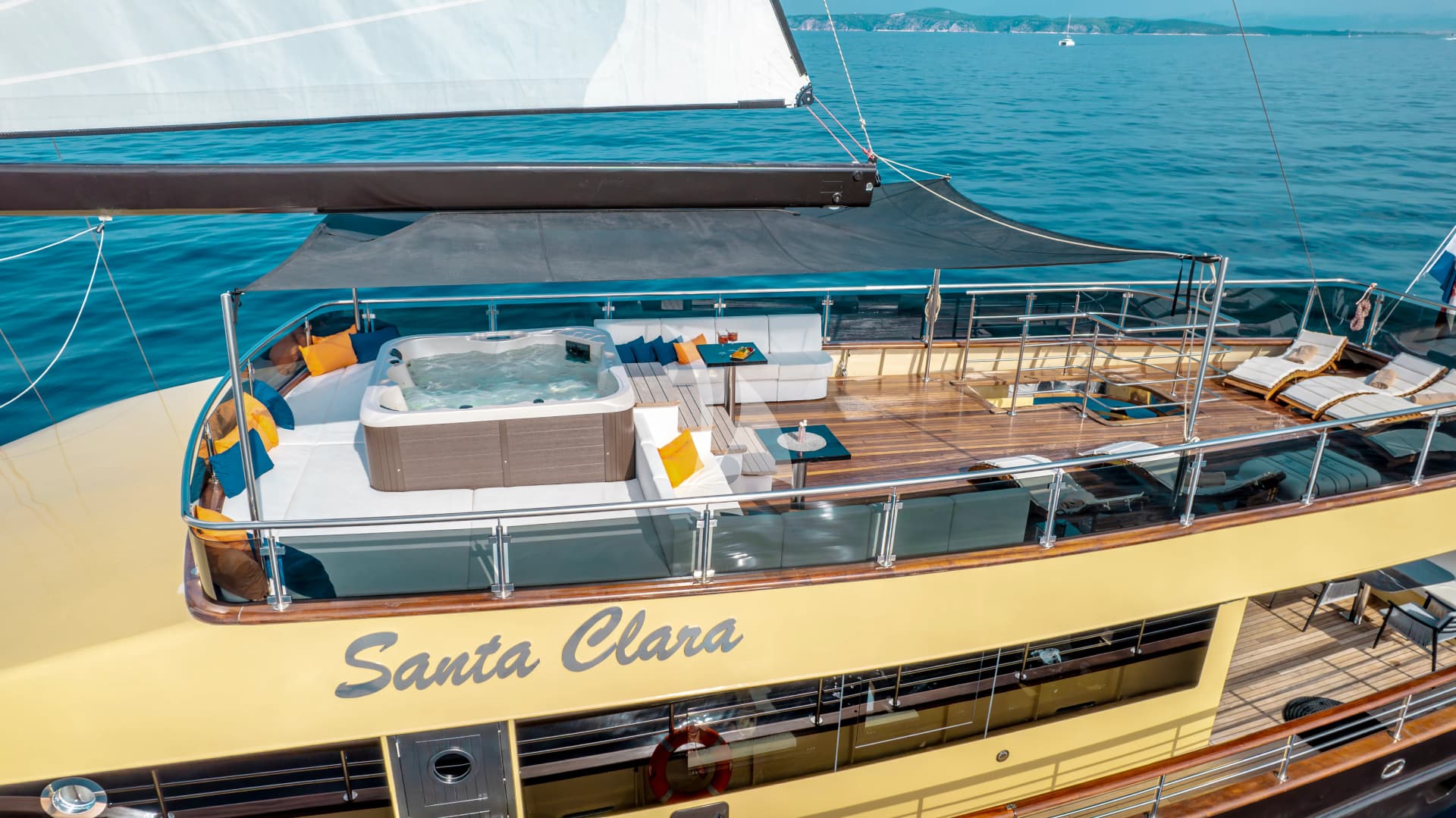 SANTA CLARA – Exterior
