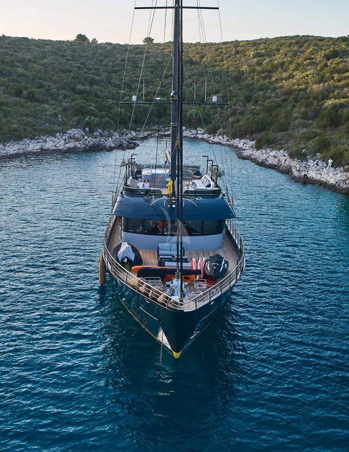 Rara Avis – Exterior