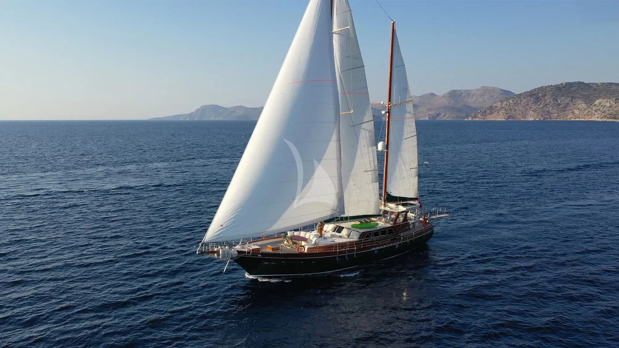 LADY FREYA – Exterior