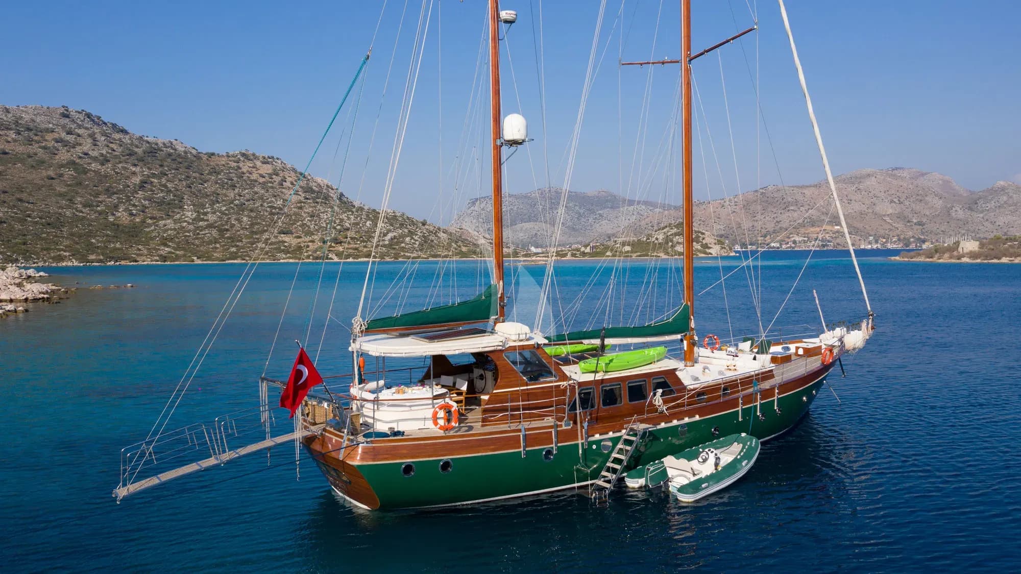LADY FREYA – Exterior