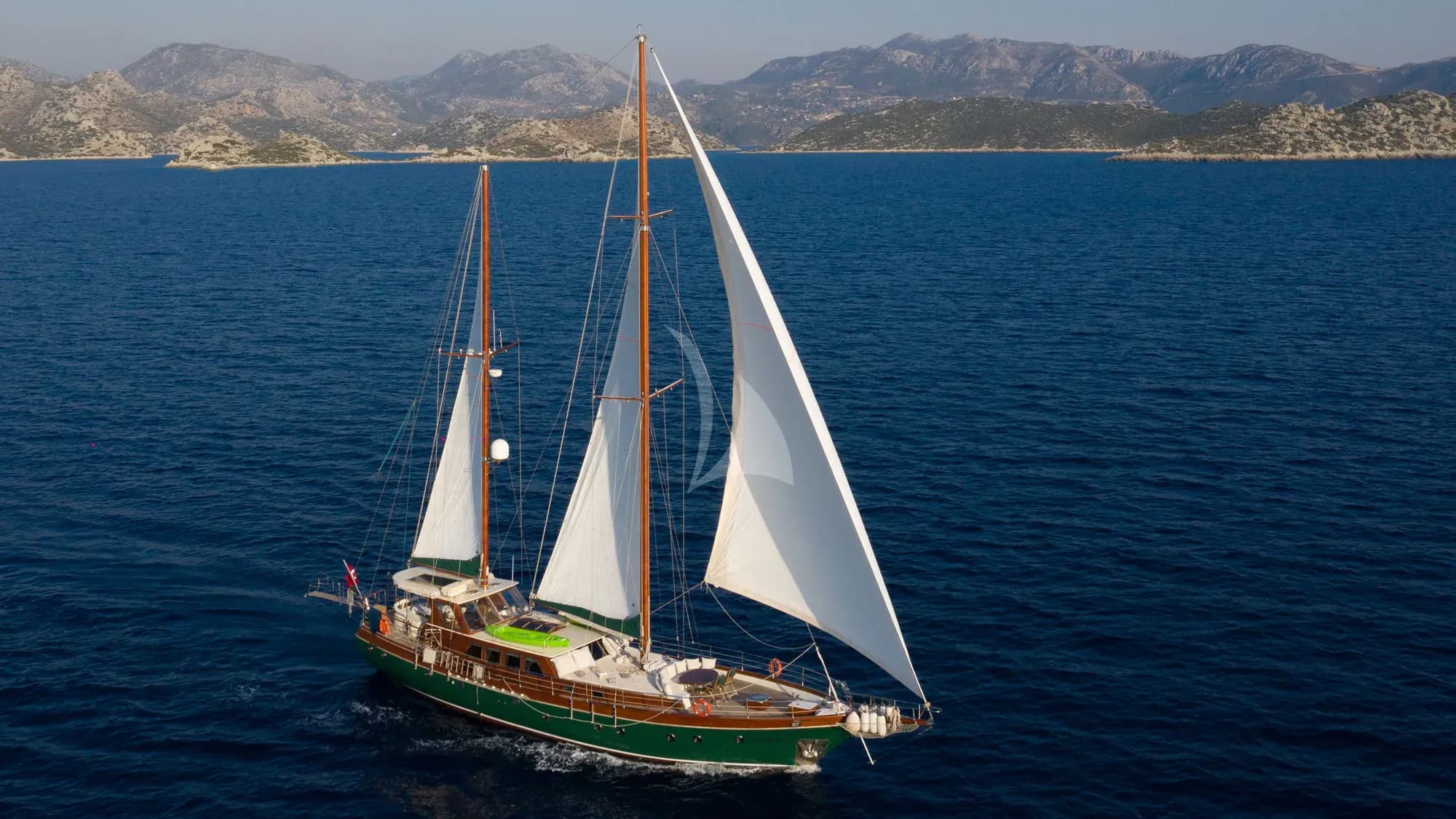 LADY FREYA – Exterior