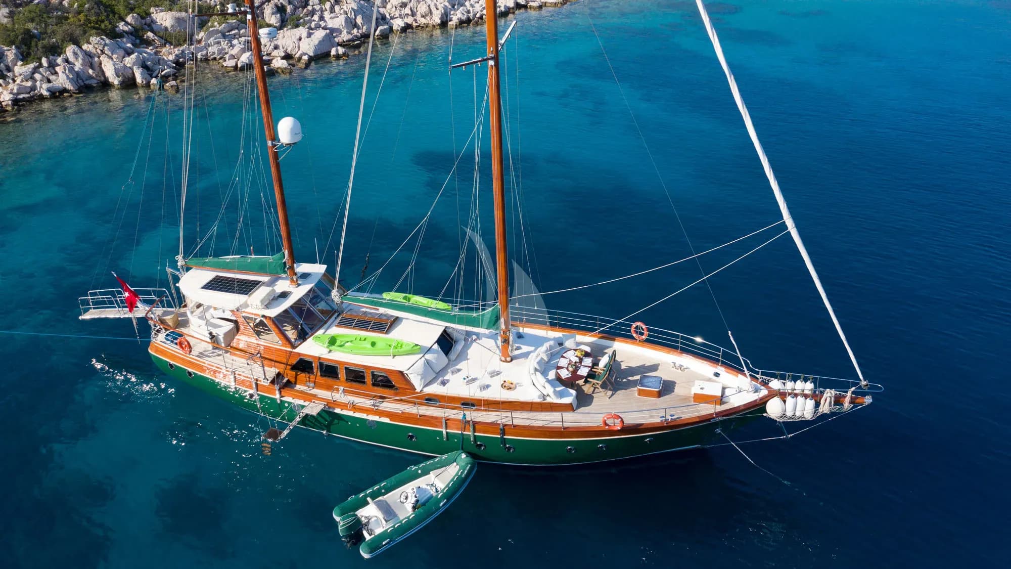 LADY FREYA – Exterior