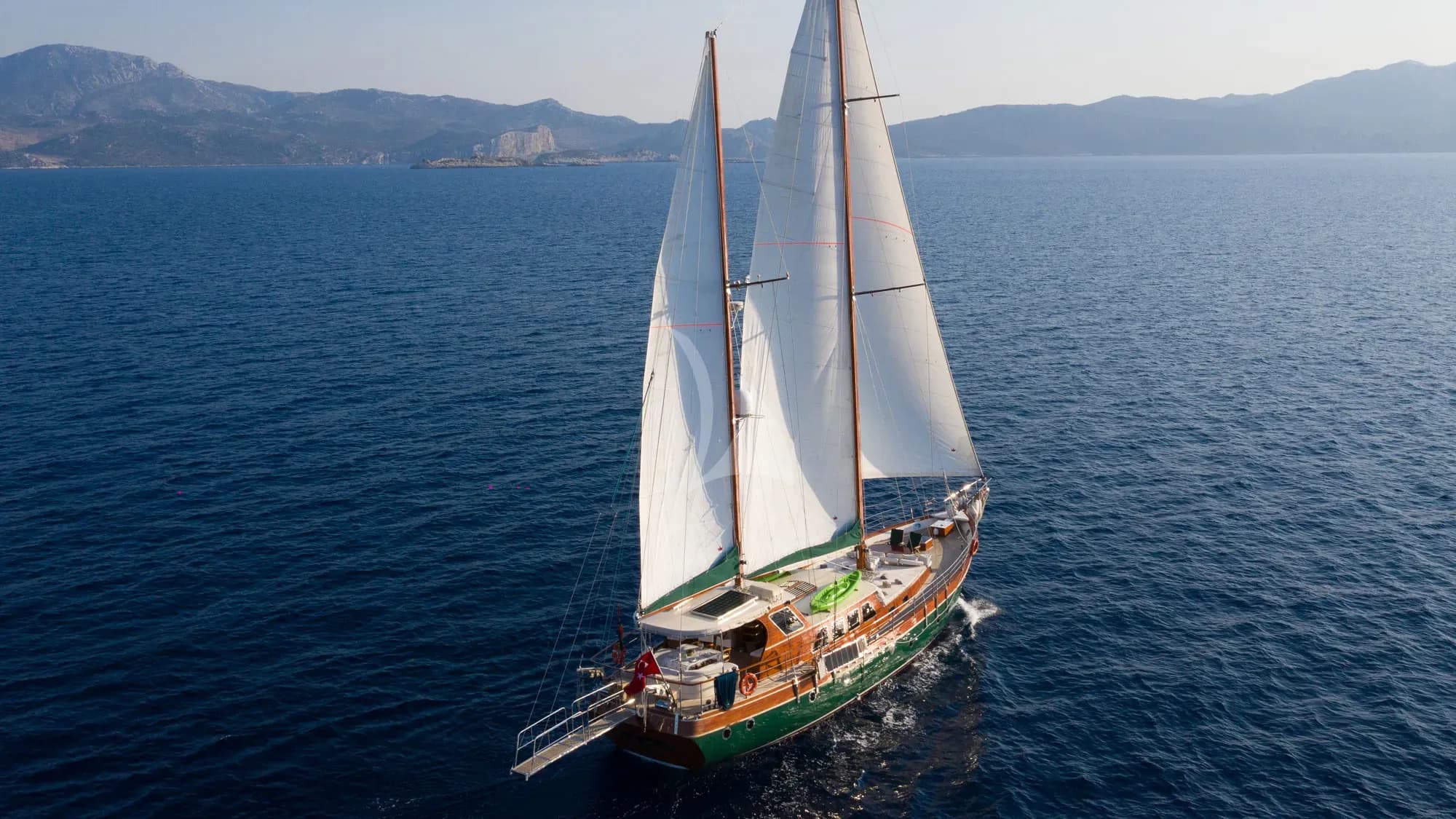 LADY FREYA – Exterior