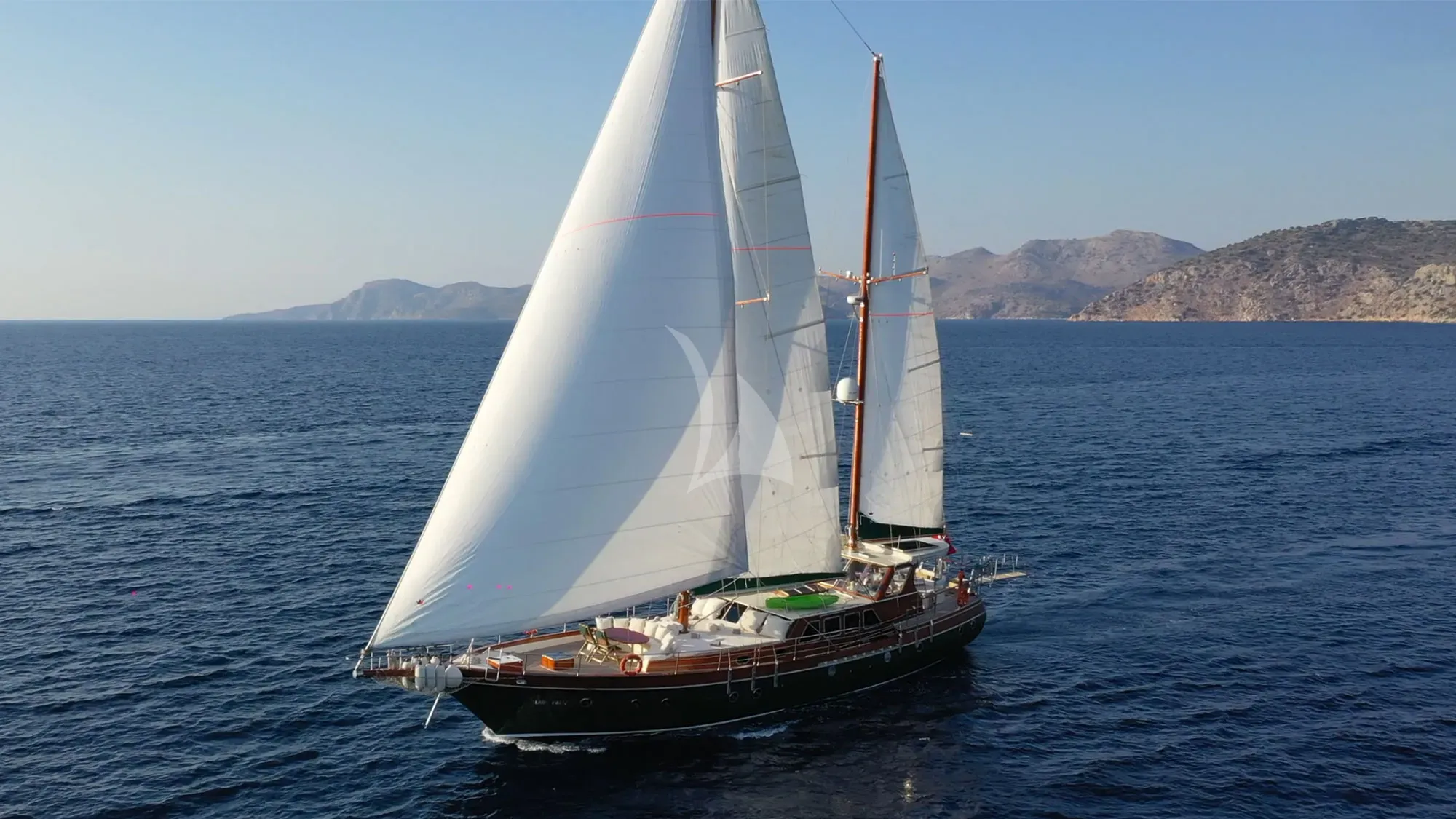 LADY FREYA – Exterior