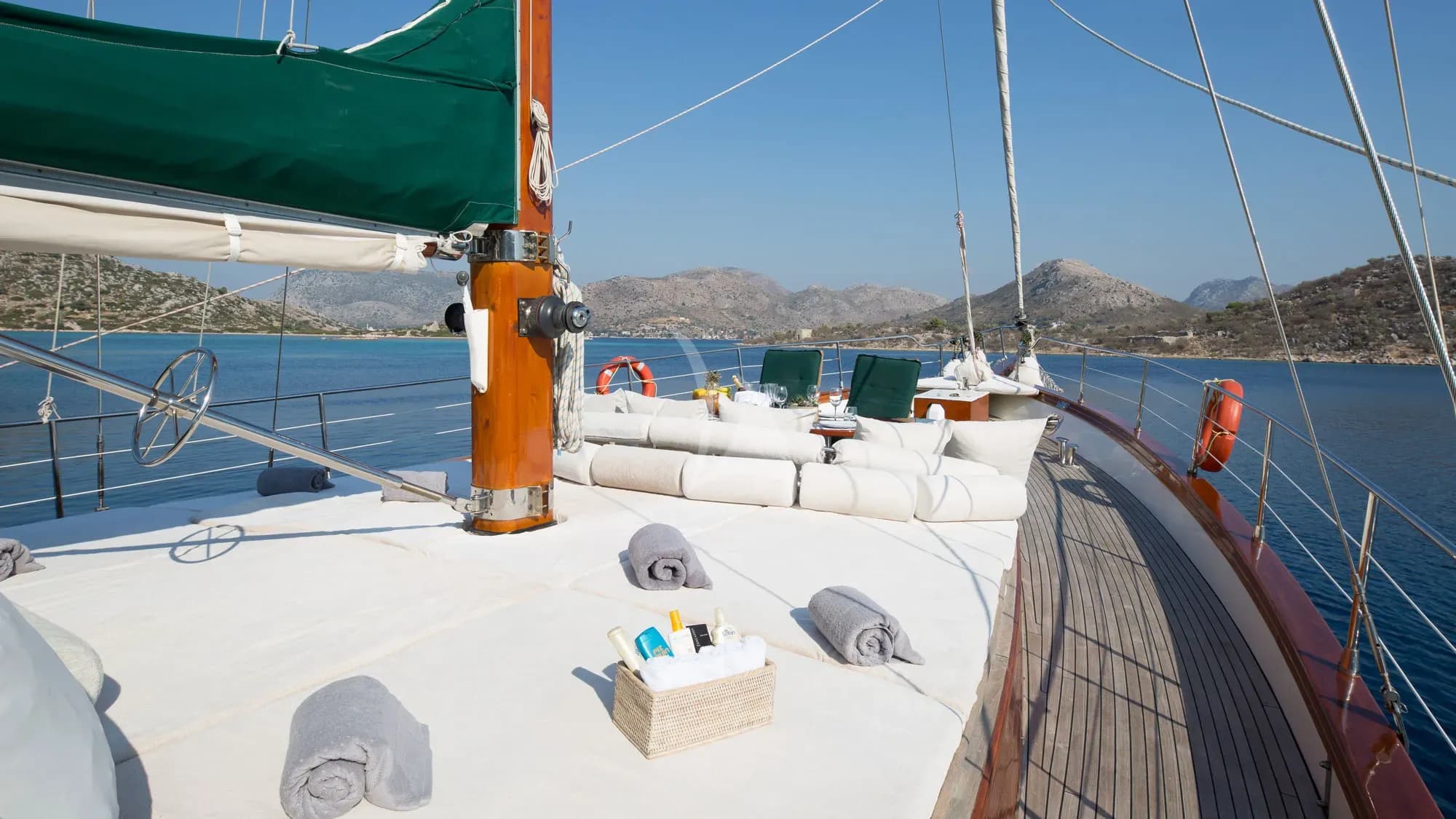 LADY FREYA – Exterior