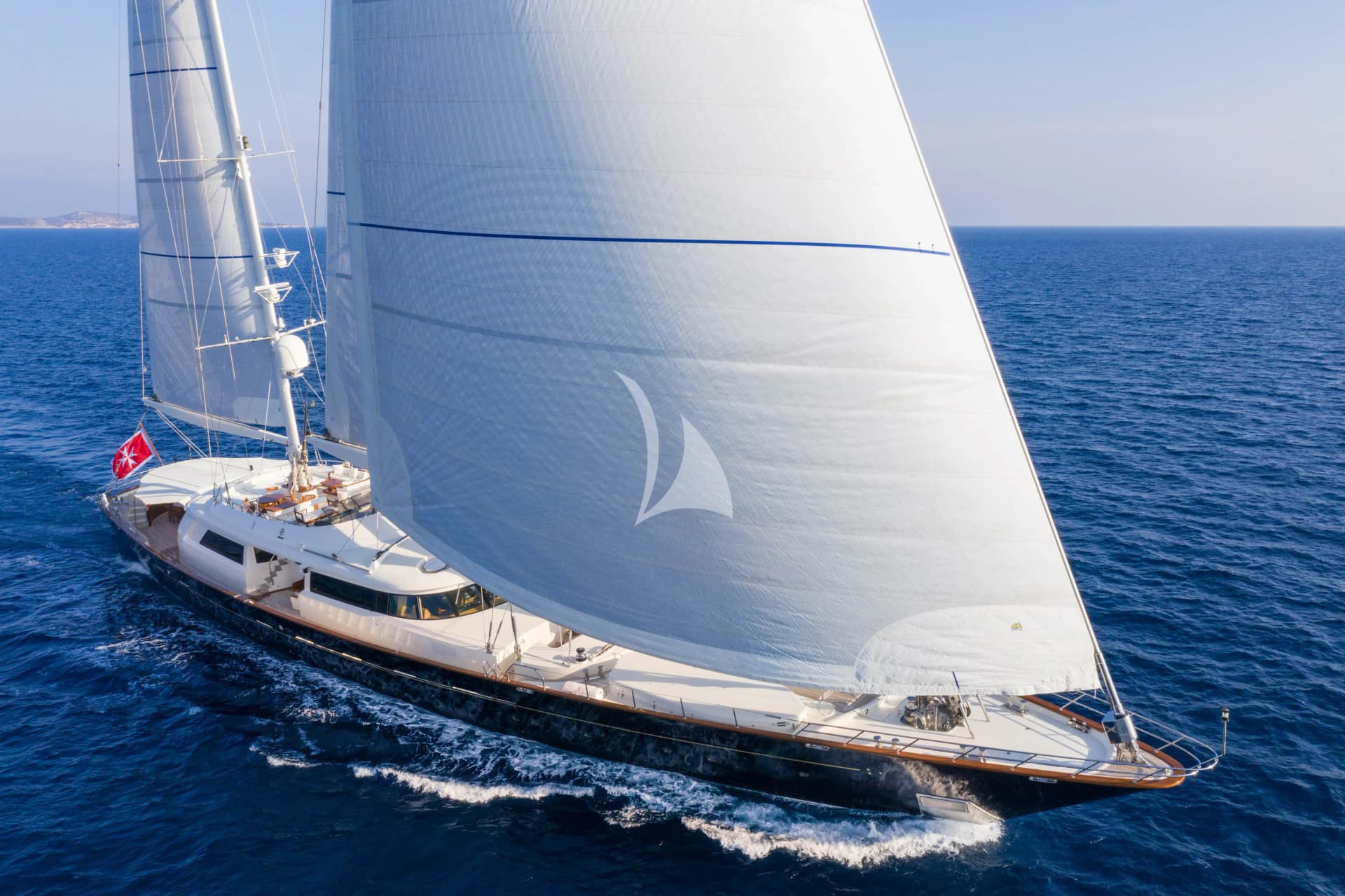 XASTERIA – Exterior