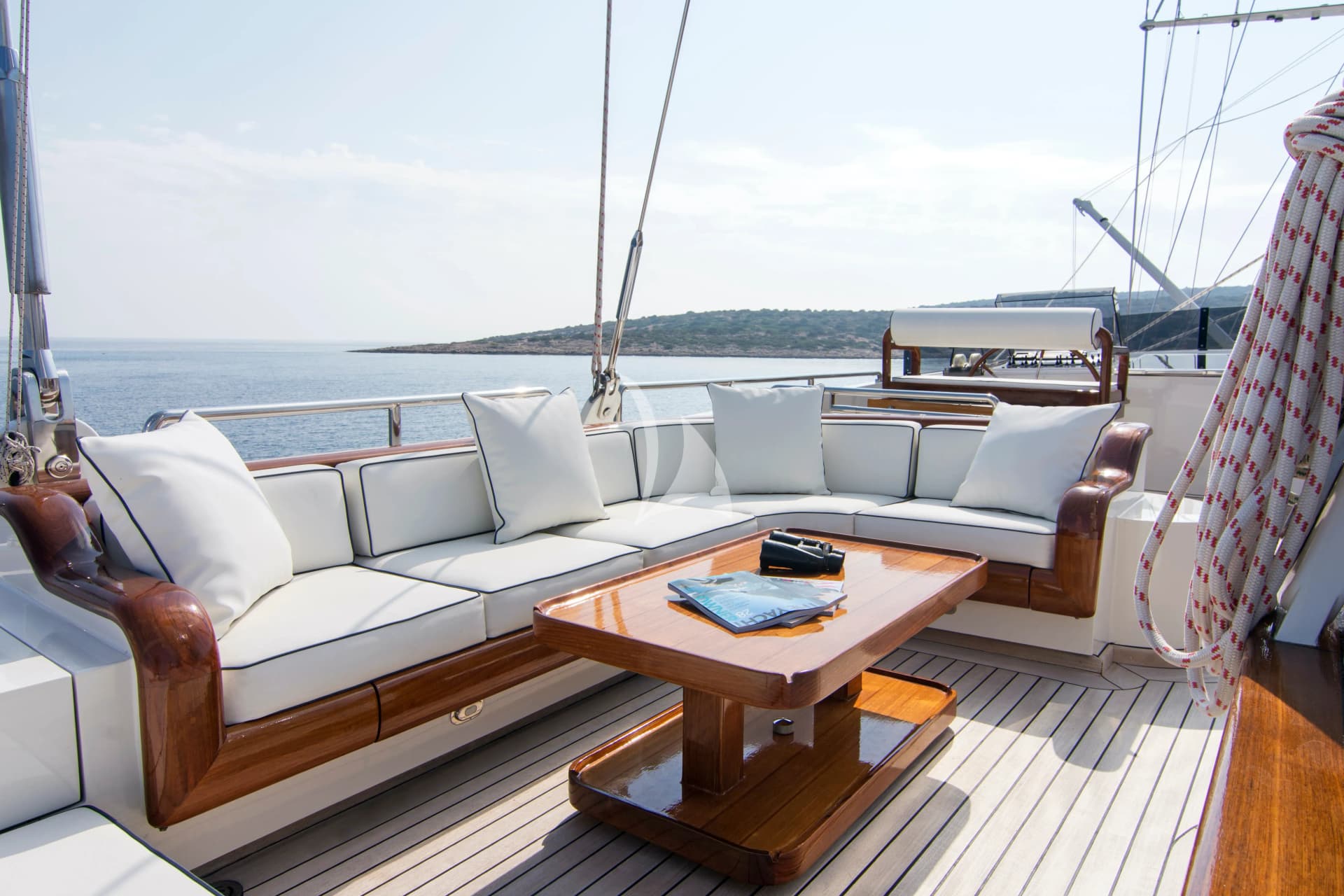 XASTERIA – Exterior
