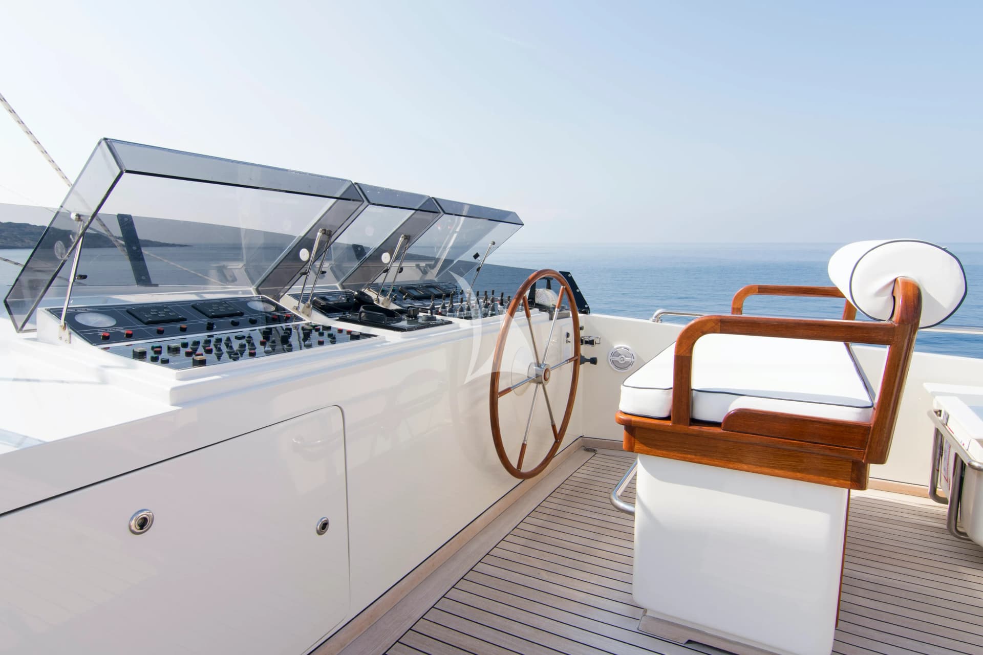 XASTERIA – Exterior