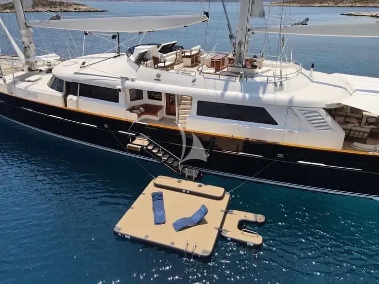 XASTERIA – Exterior