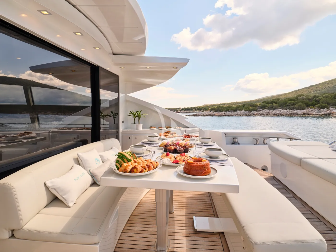 FOR EVER – Exterior