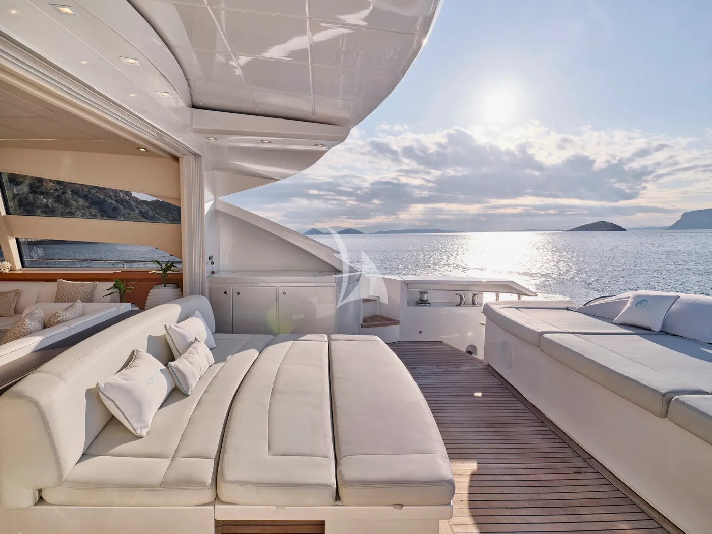 FOR EVER – Exterior