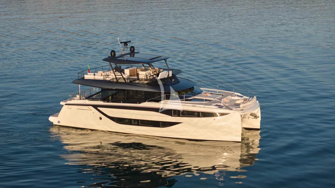 M8 EVO – Prestige Yachts