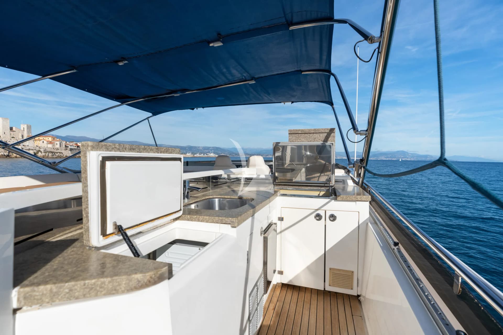 KUMBA IV – Exterior