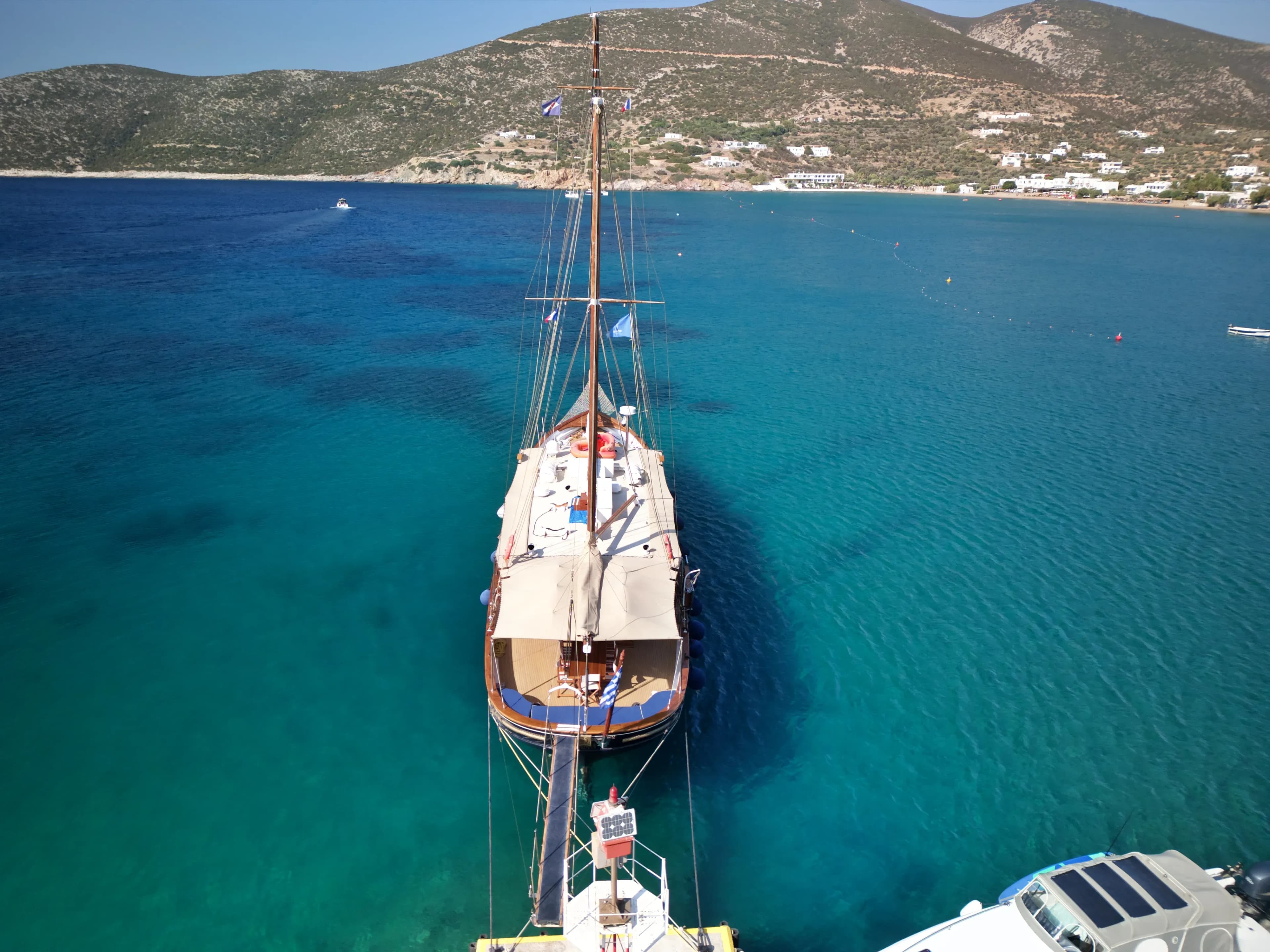 Aphrodite – Exterior