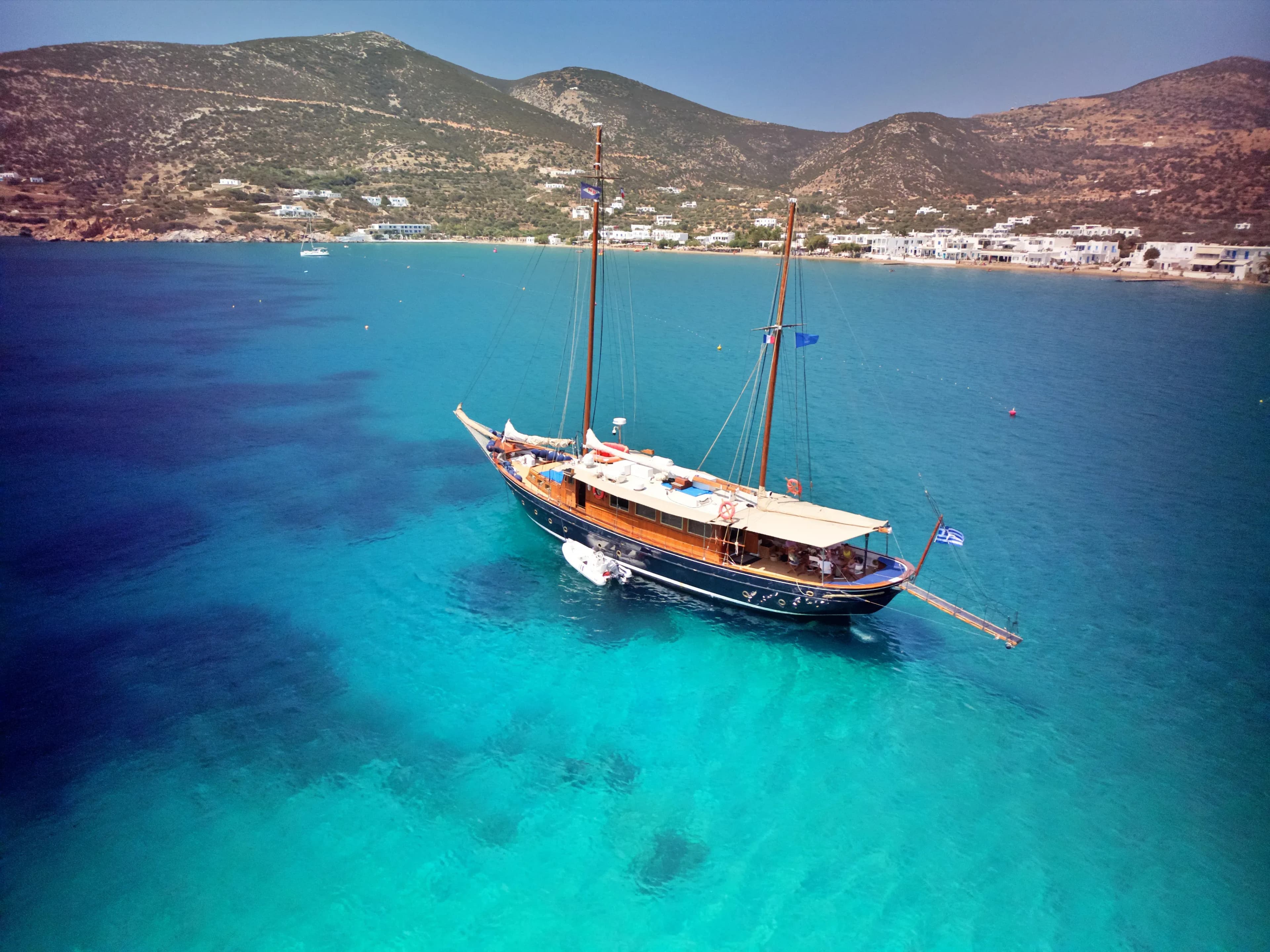 Aphrodite – Exterior