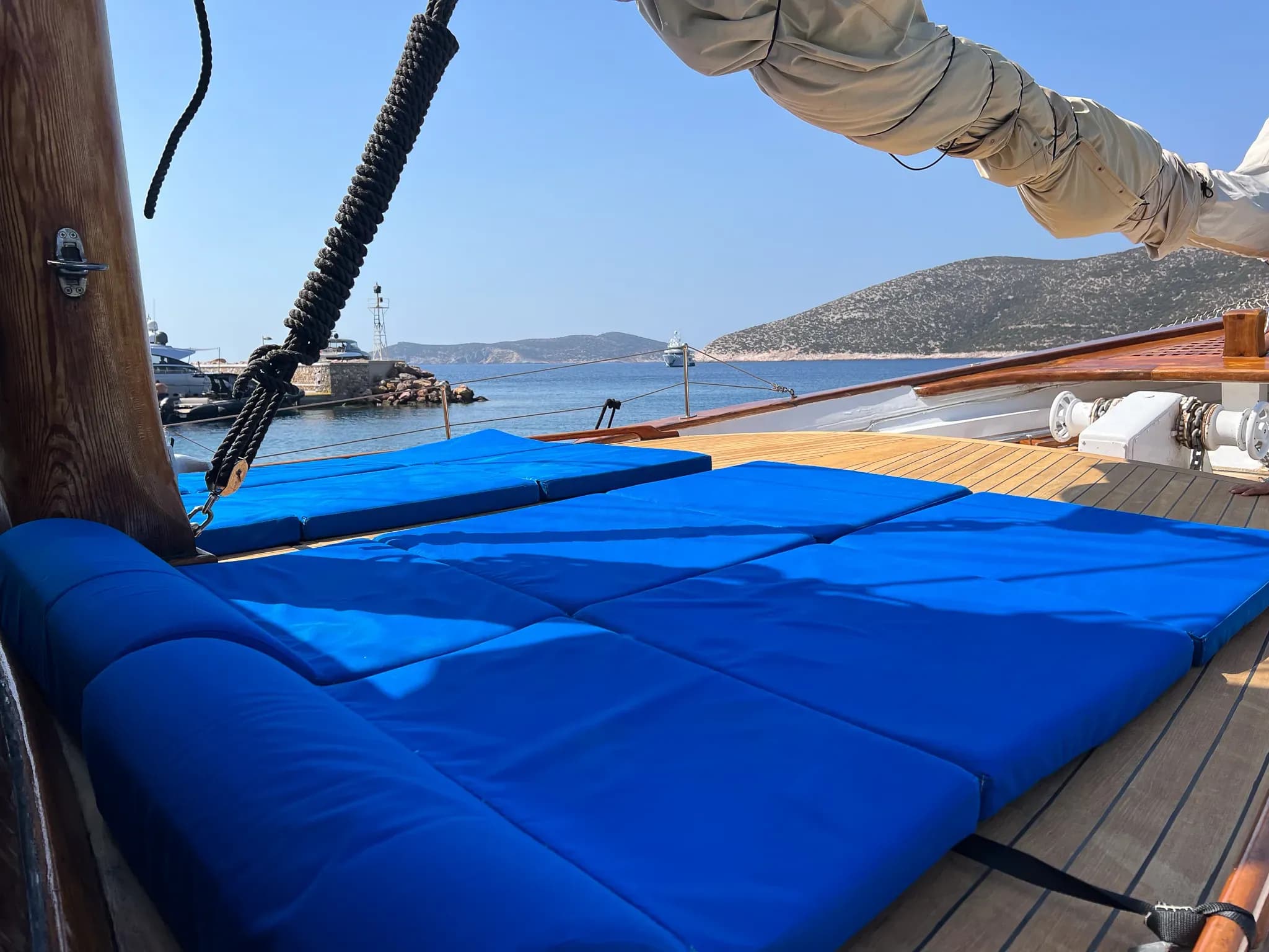 Aphrodite – Exterior