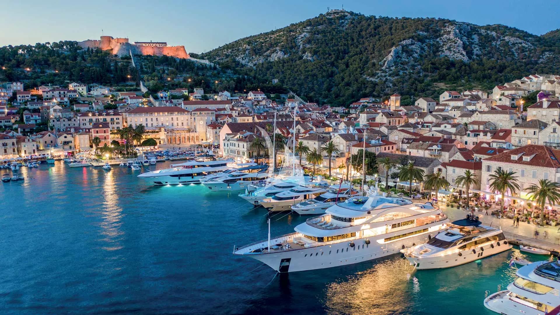 M/Y ANTHEA – Exterior