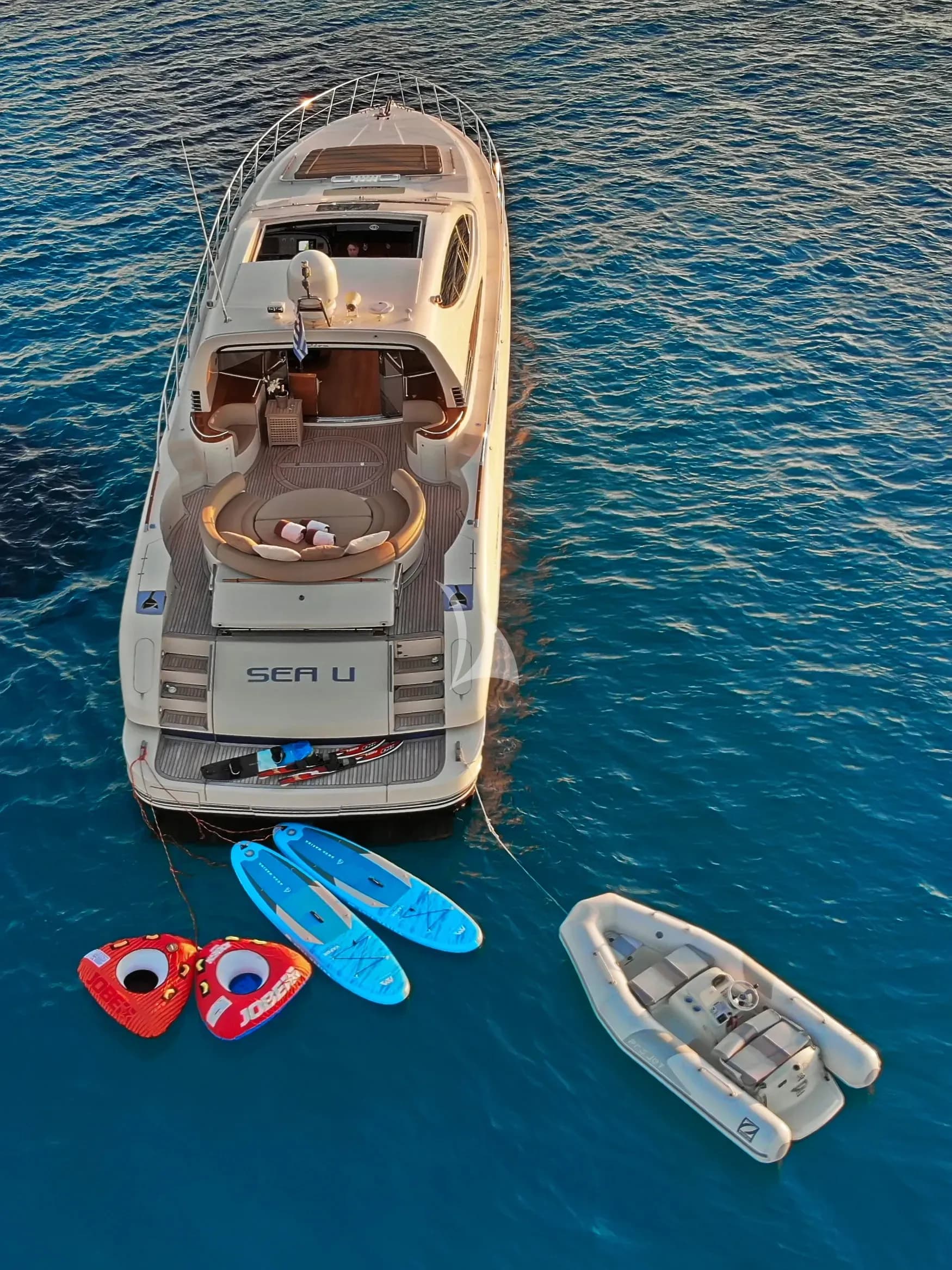 SEA U – Exterior