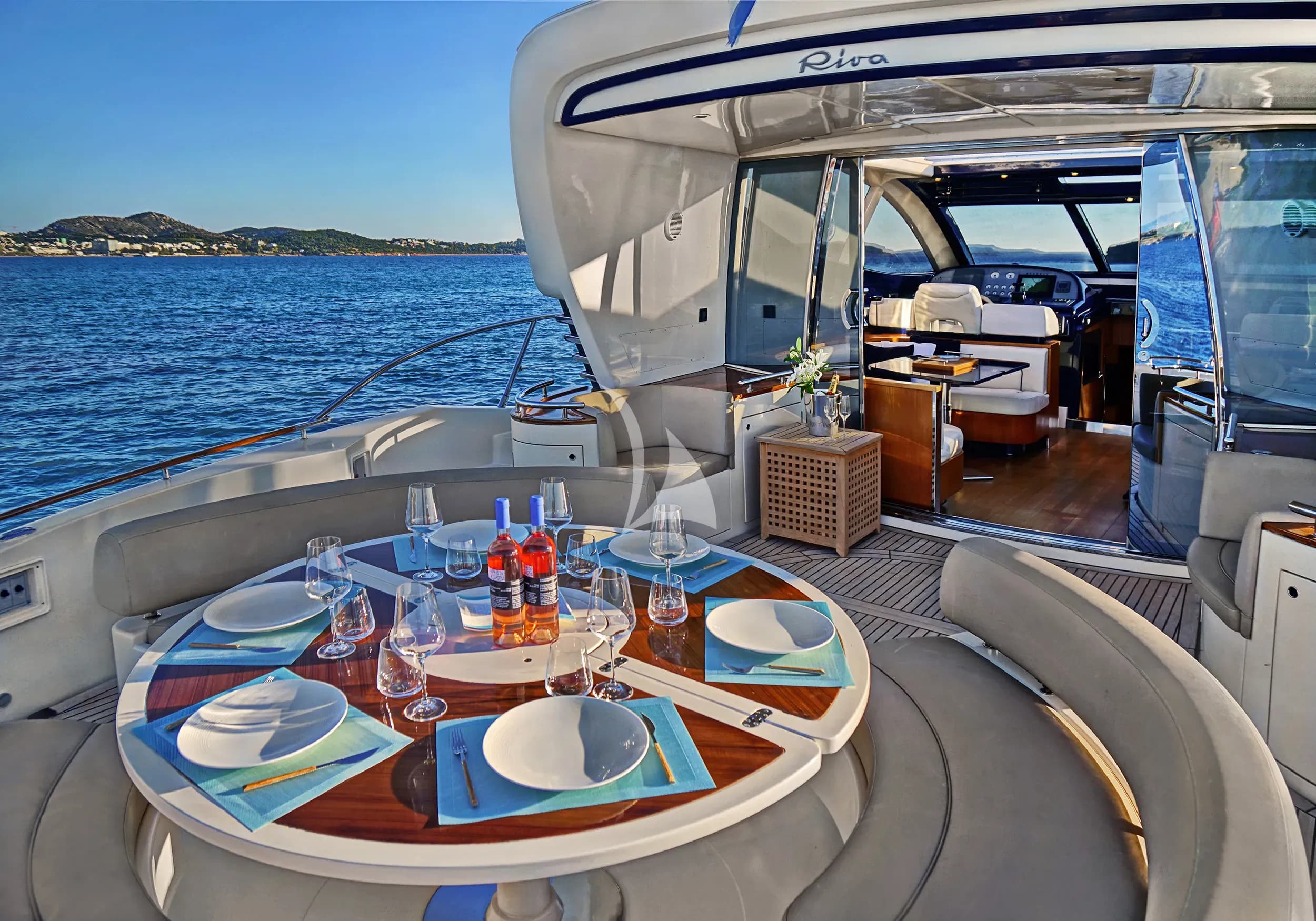 SEA U – Exterior