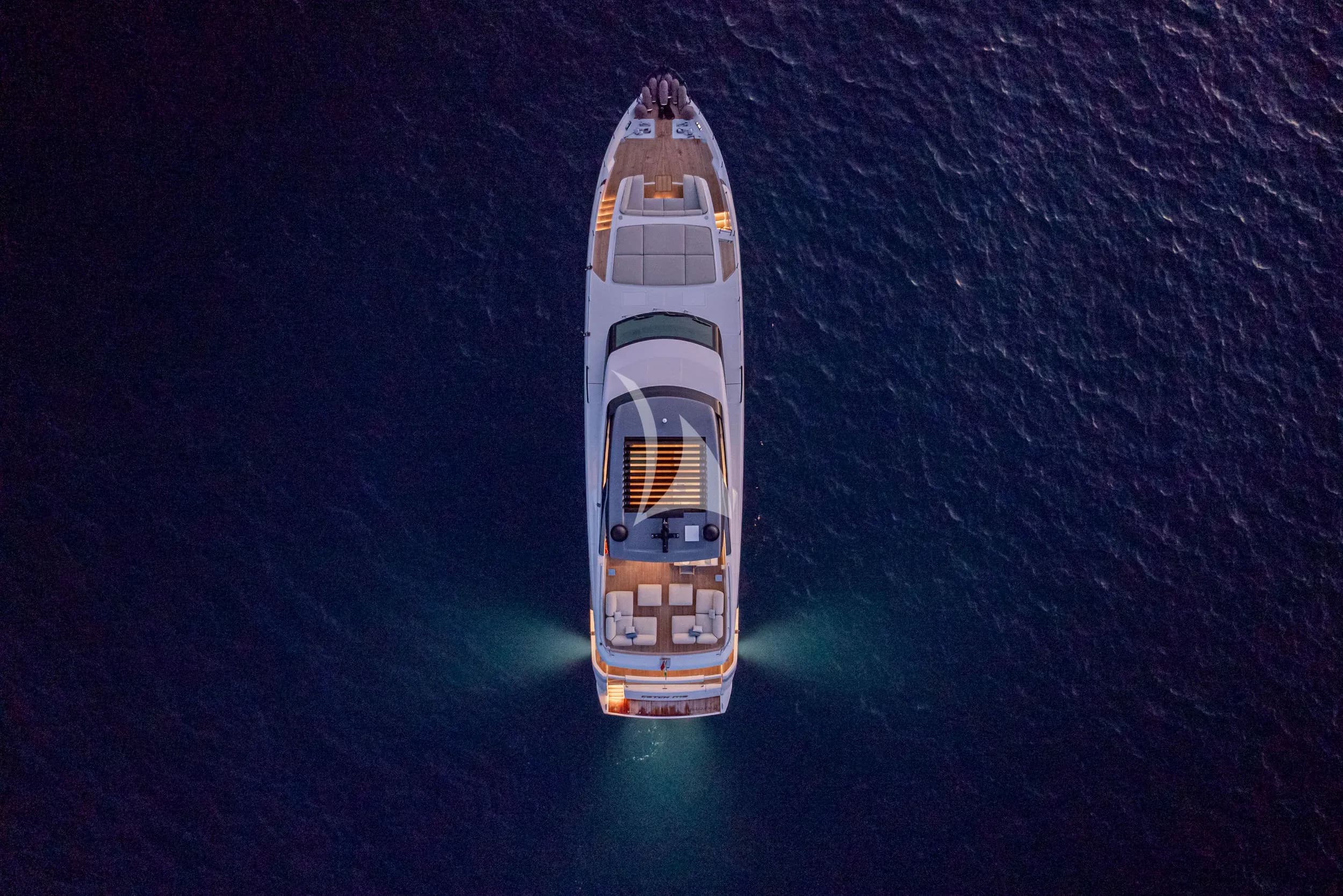 CATCH ME – Exterior