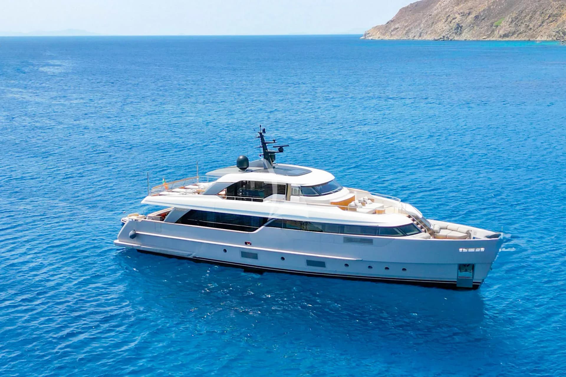 FLORI – Exterior