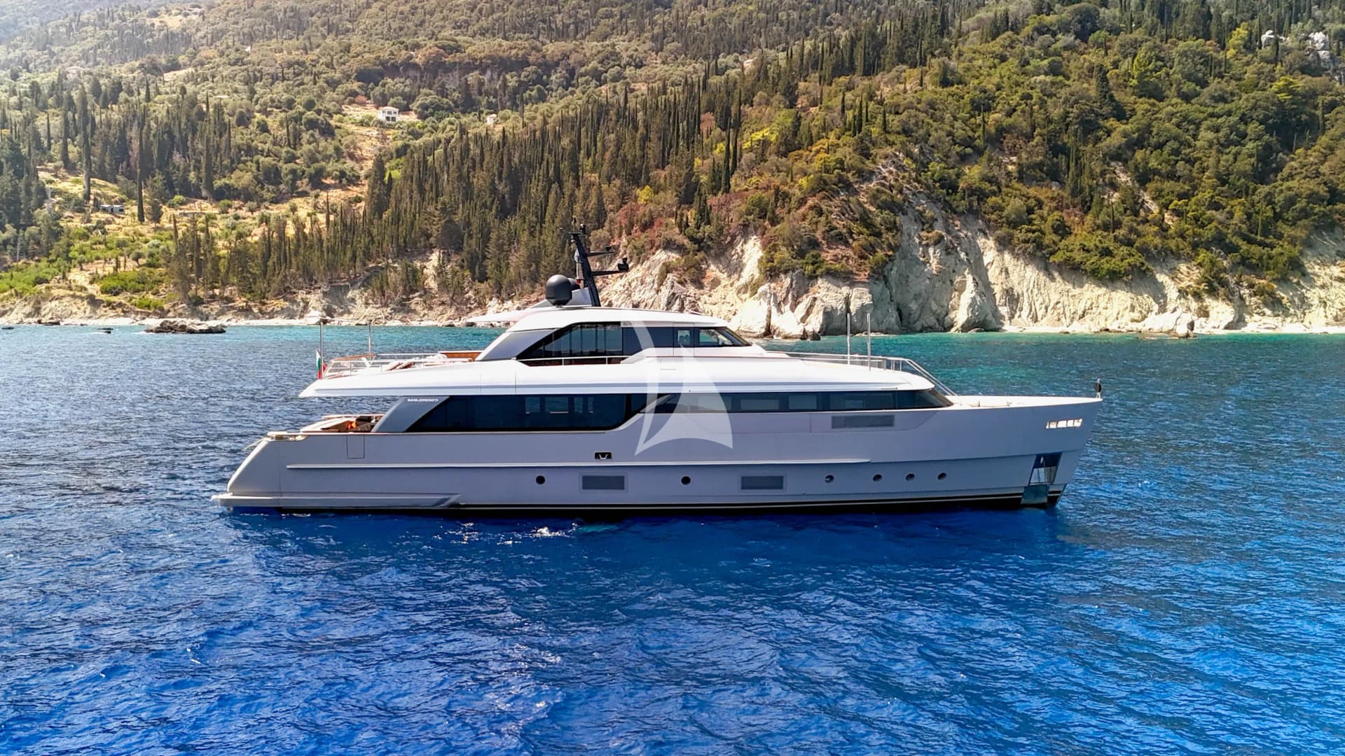 FLORI – Exterior