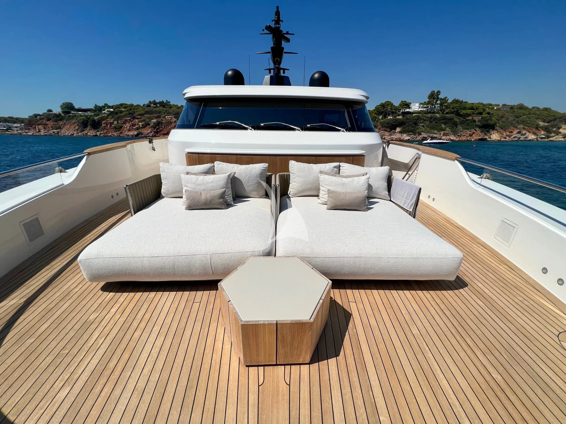 FLORI – Exterior