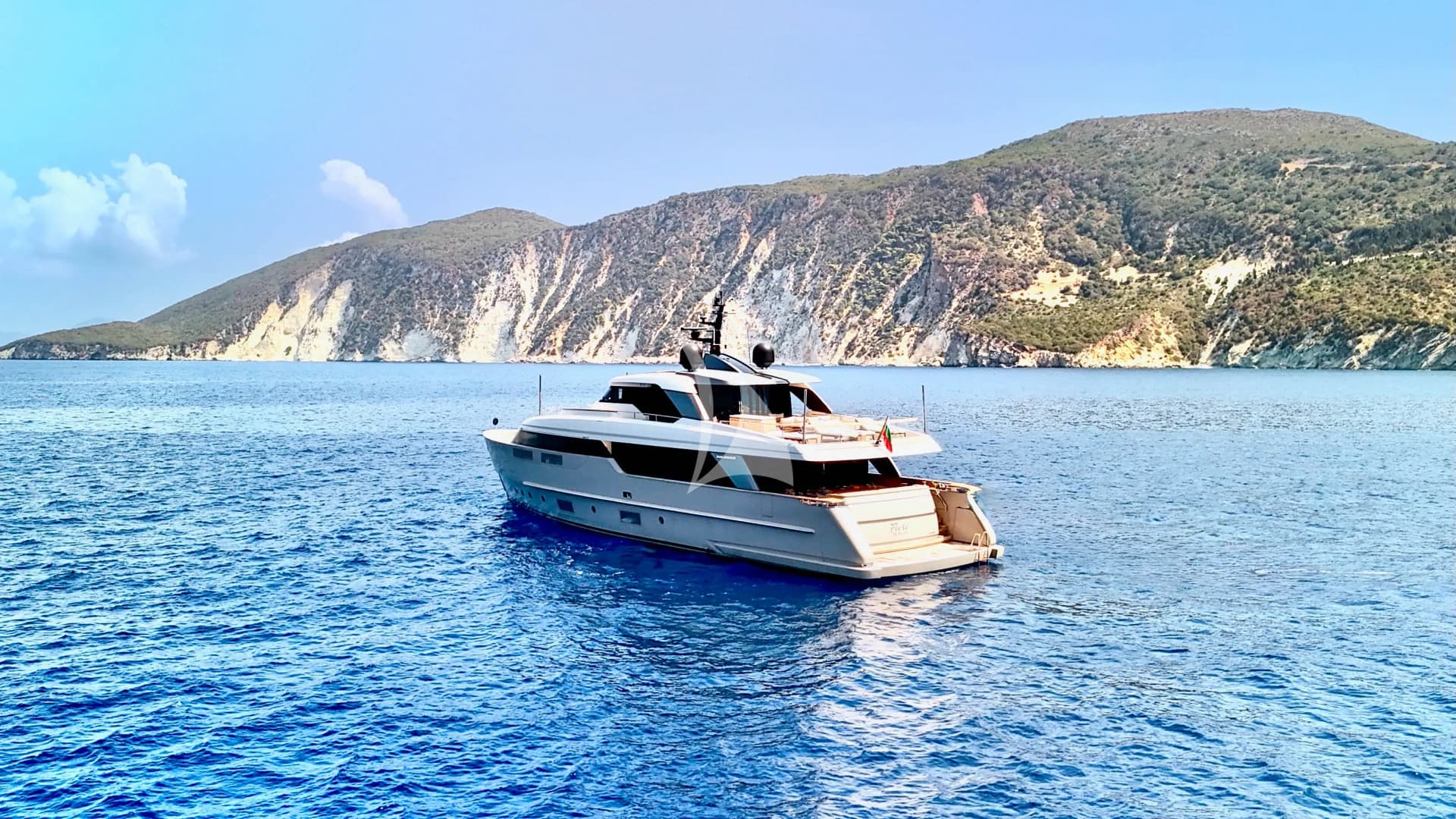 FLORI – Exterior