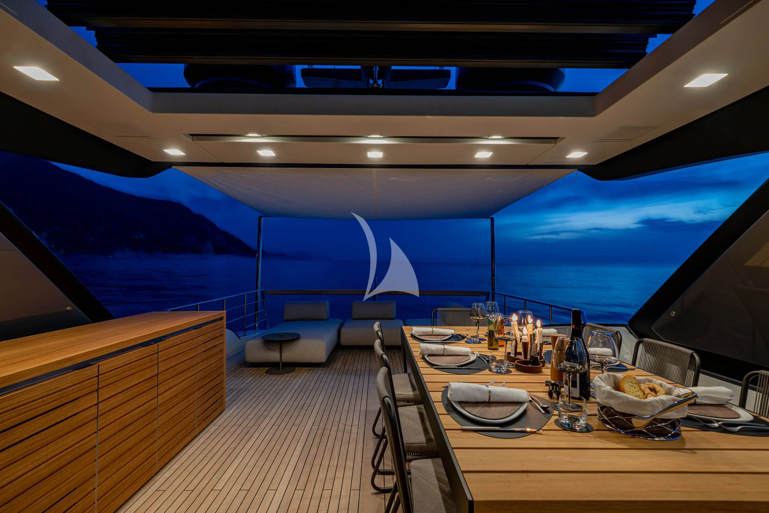 LUCKY – Exterior