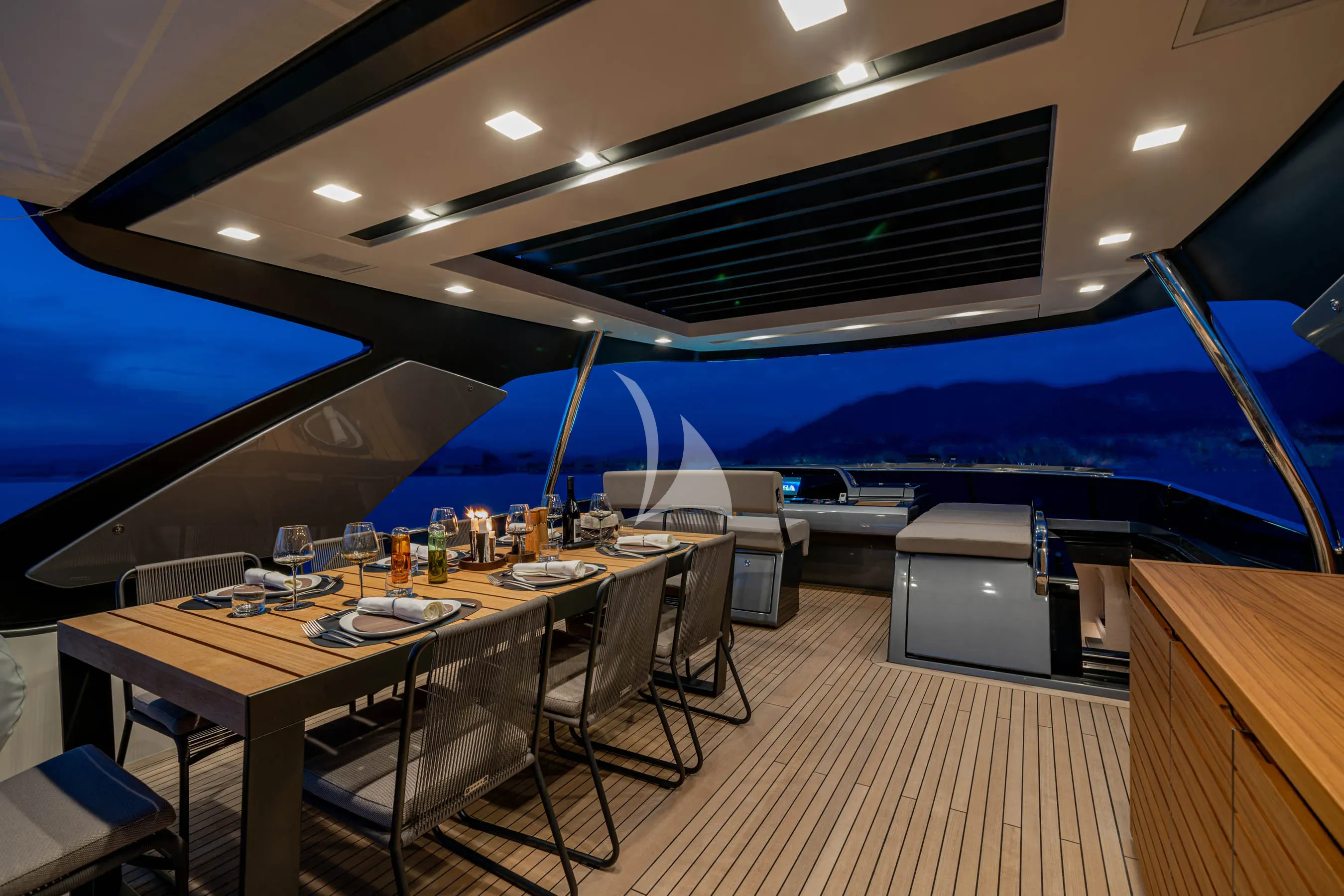 LUCKY – Exterior