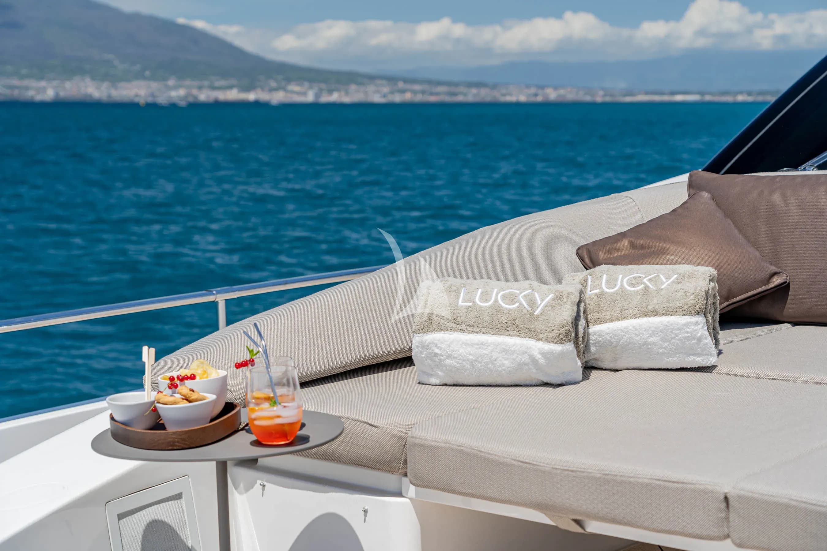 LUCKY – Exterior