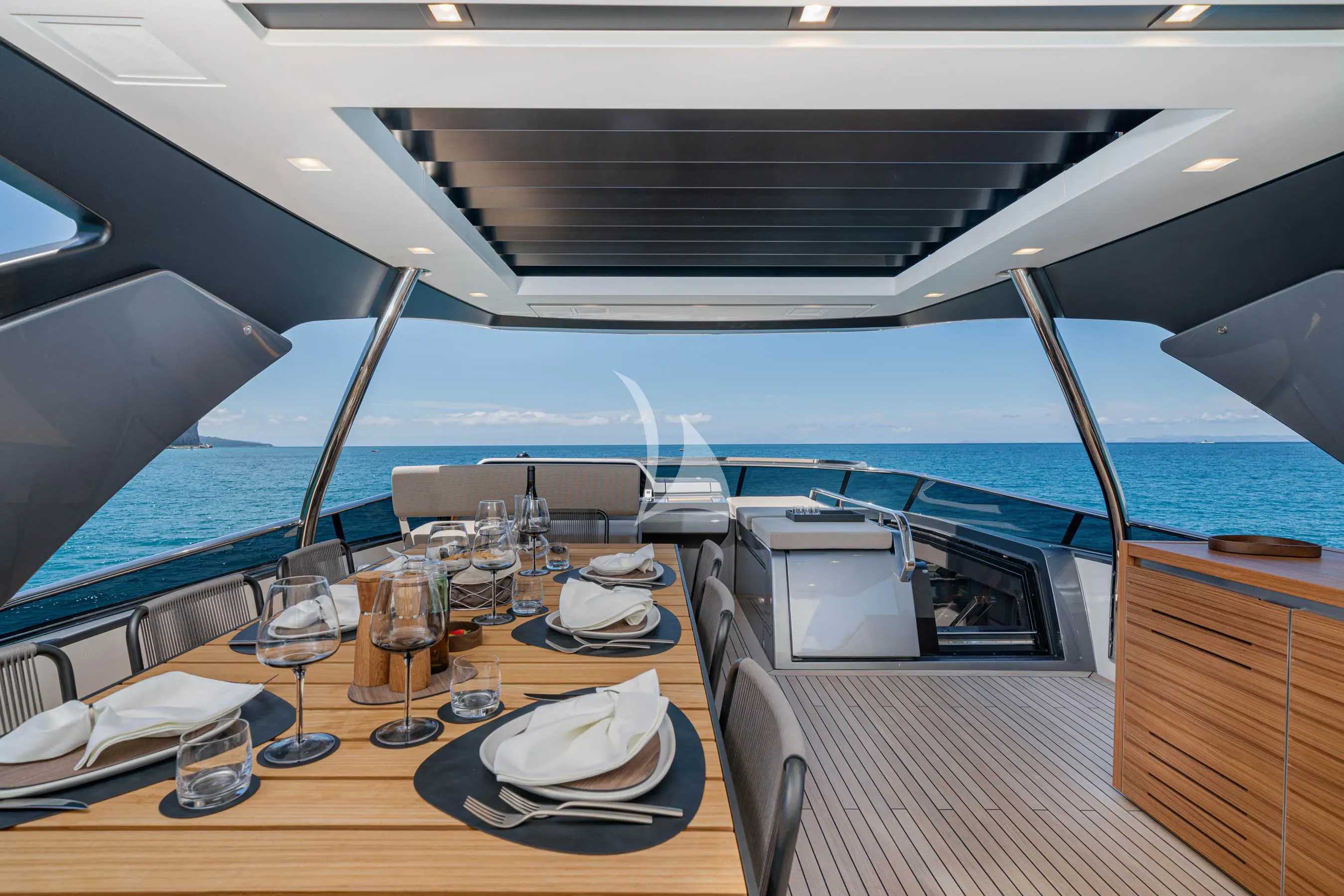LUCKY – Exterior