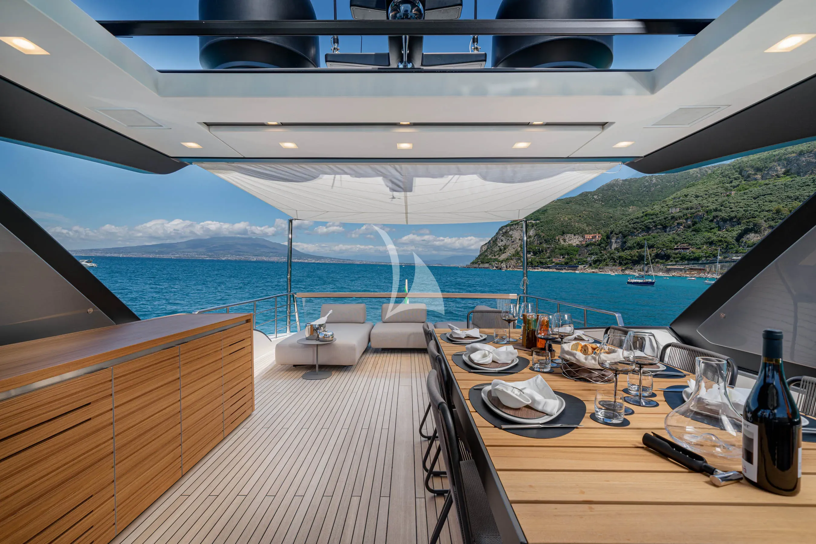 LUCKY – Exterior