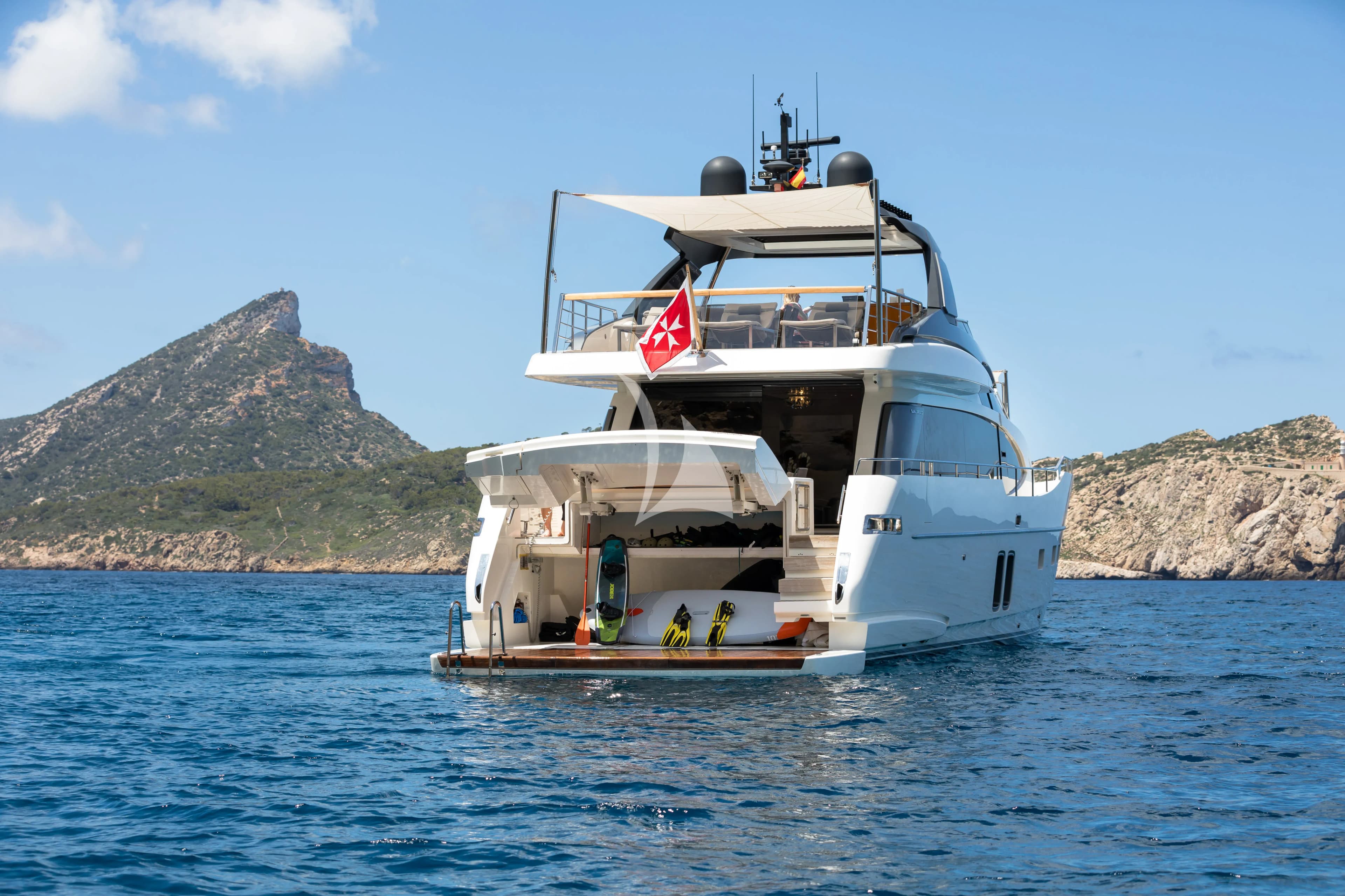 MOONSHOT – Exterior