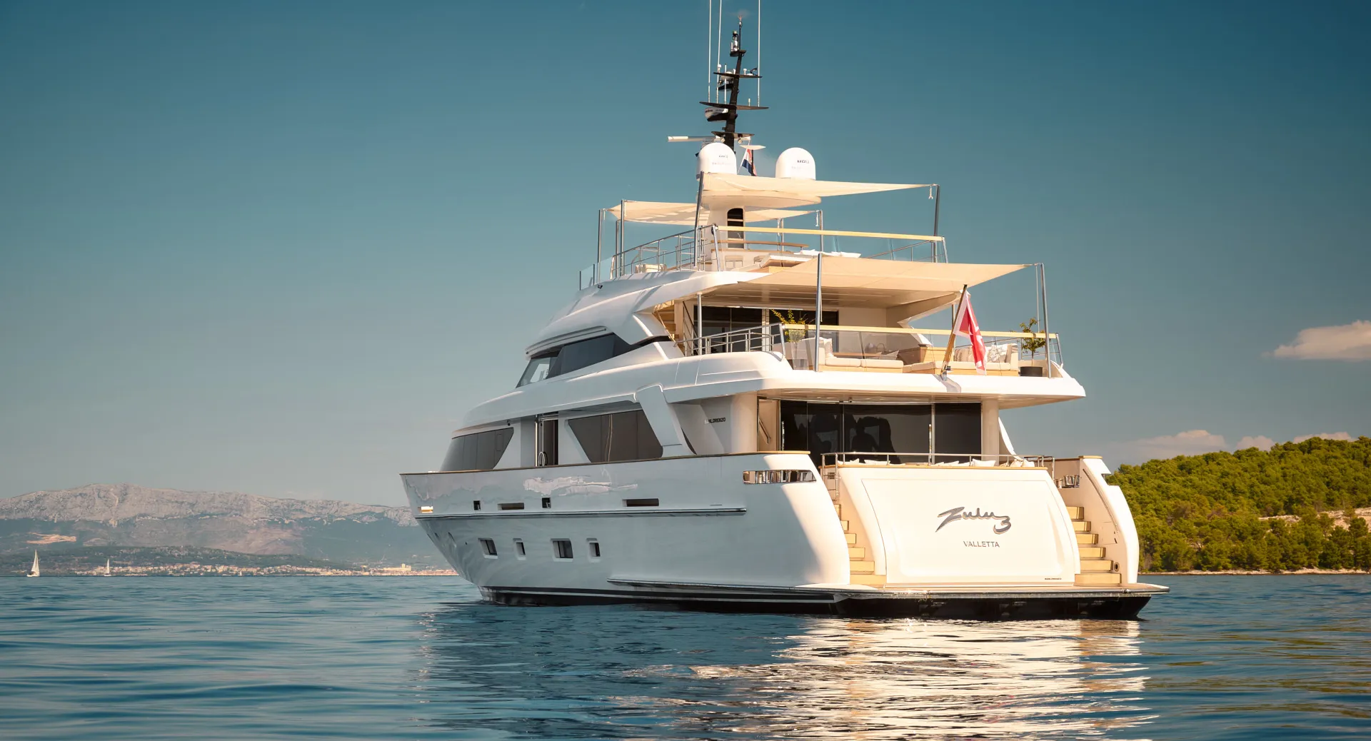 ZULU 3 – Exterior
