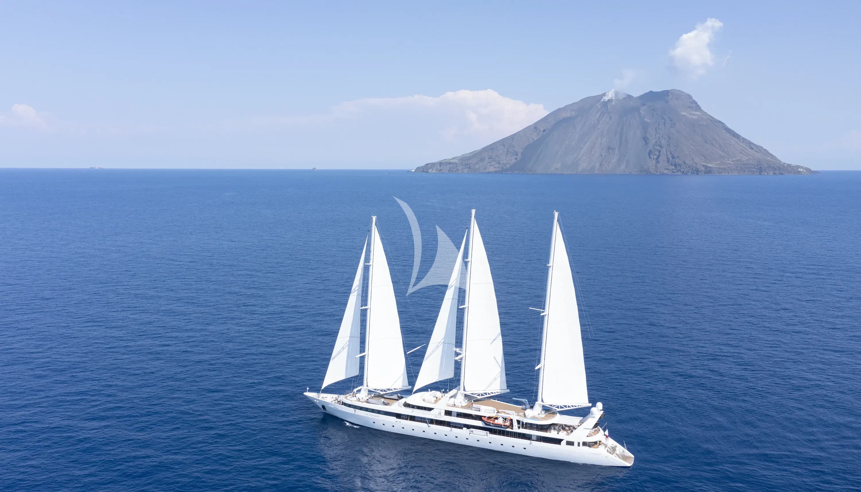LE PONANT – Exterior