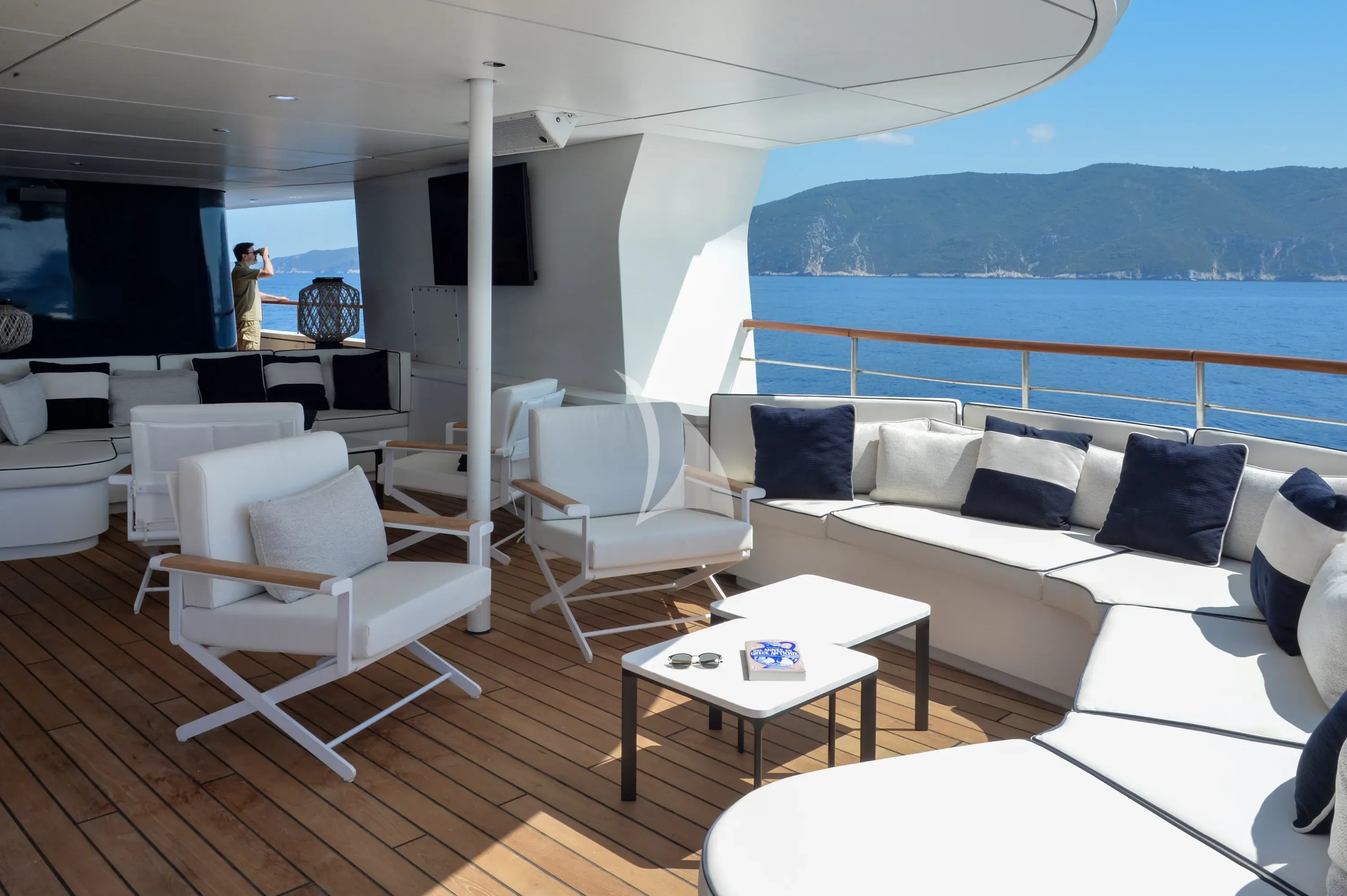 LE PONANT – Exterior