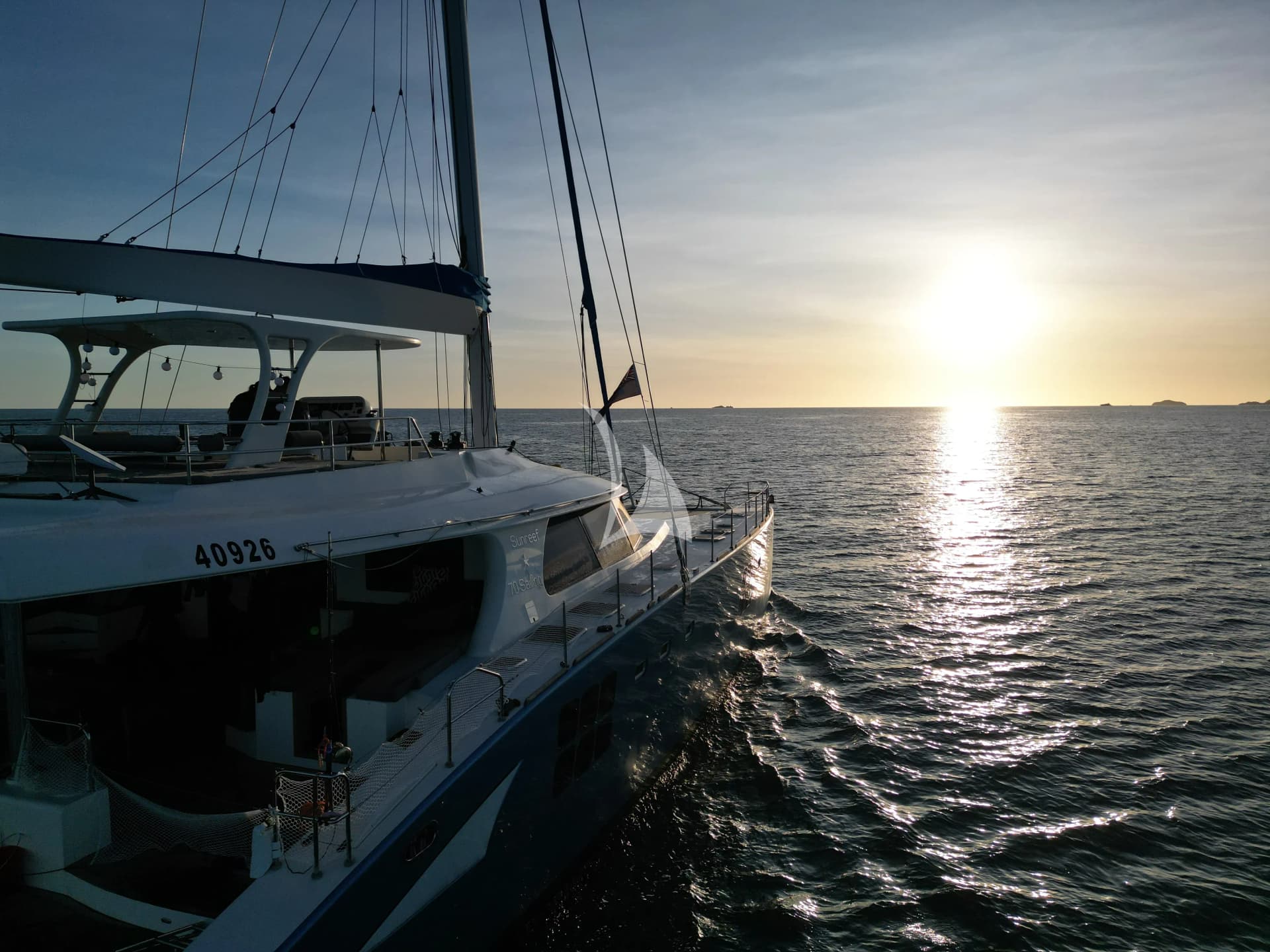 S/Y FENG – Exterior
