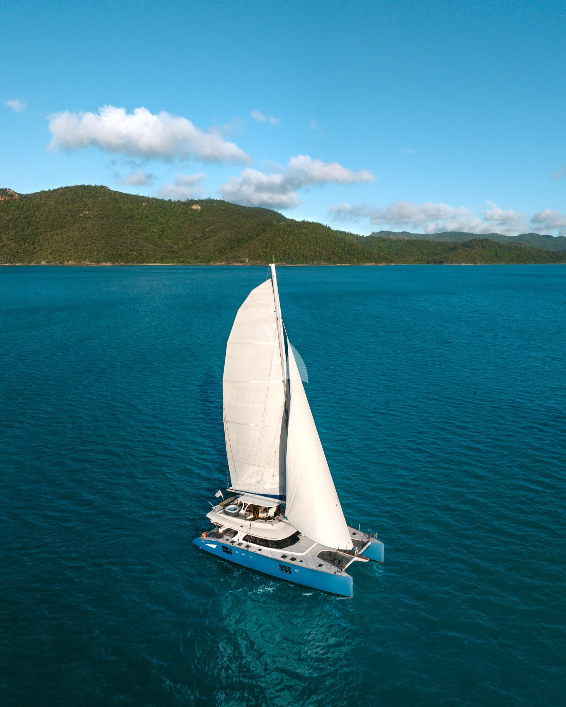 S/Y FENG – Exterior