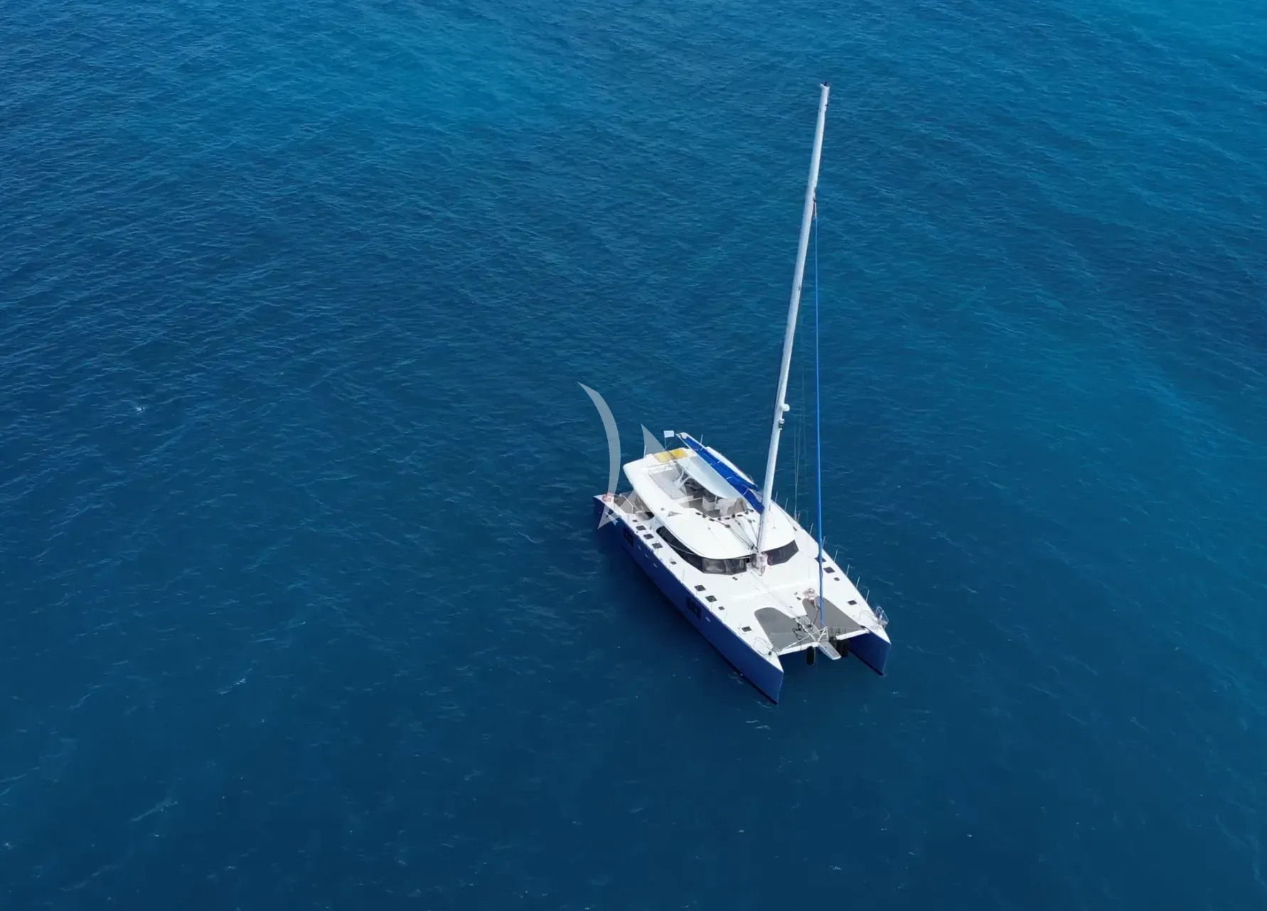 S/Y FENG – Exterior