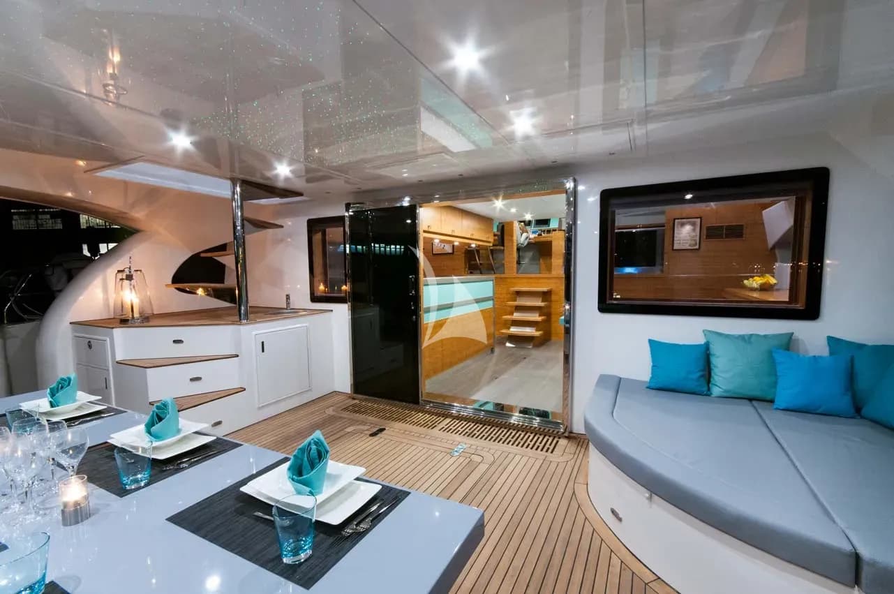 SKYLARK – Exterior
