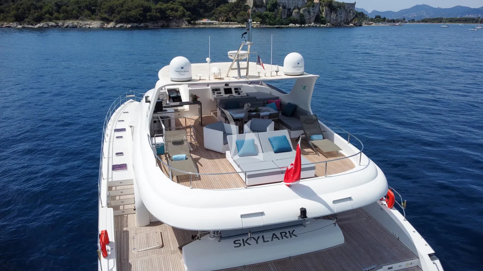 SKYLARK – Exterior