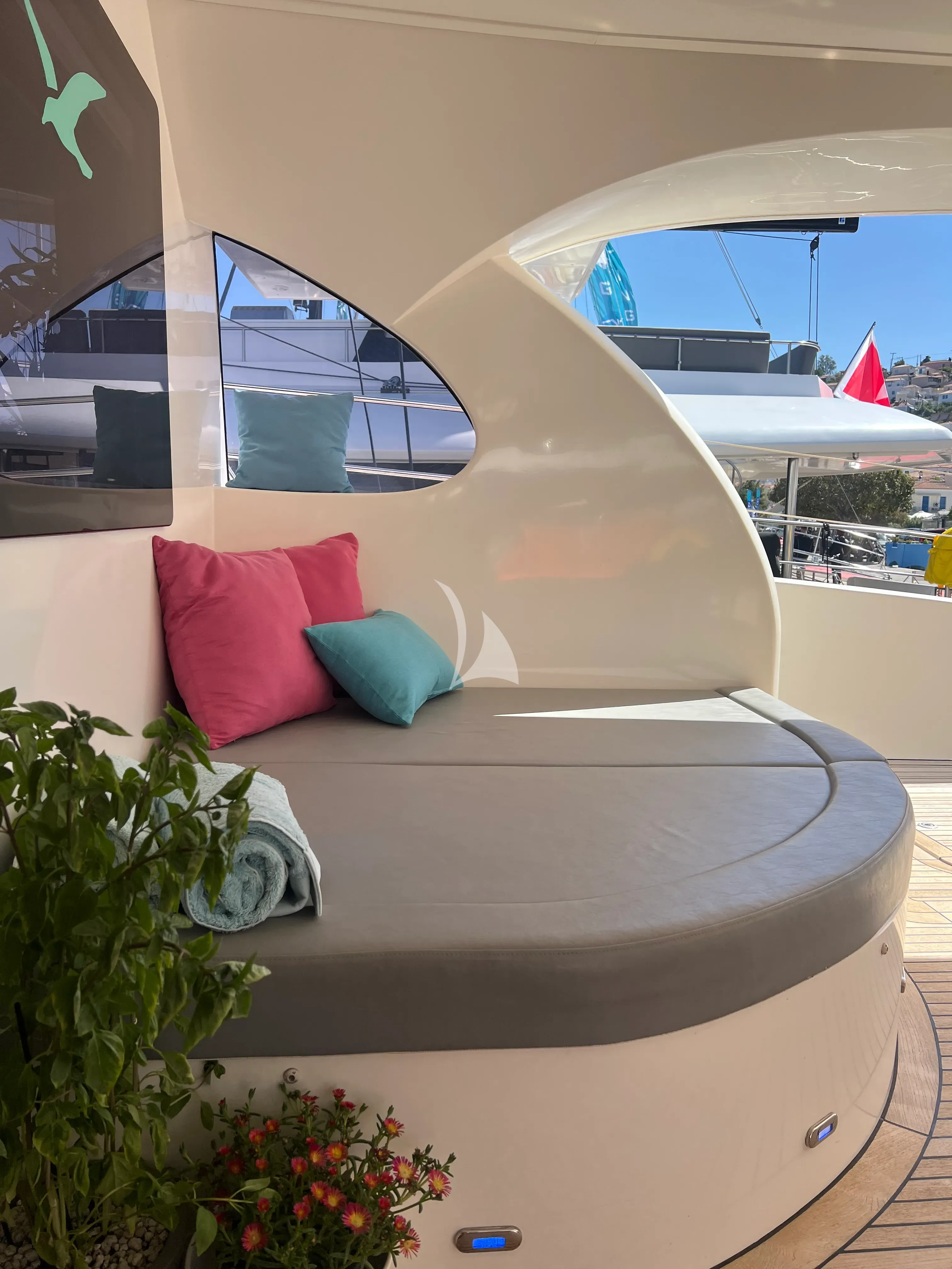 SKYLARK – Exterior