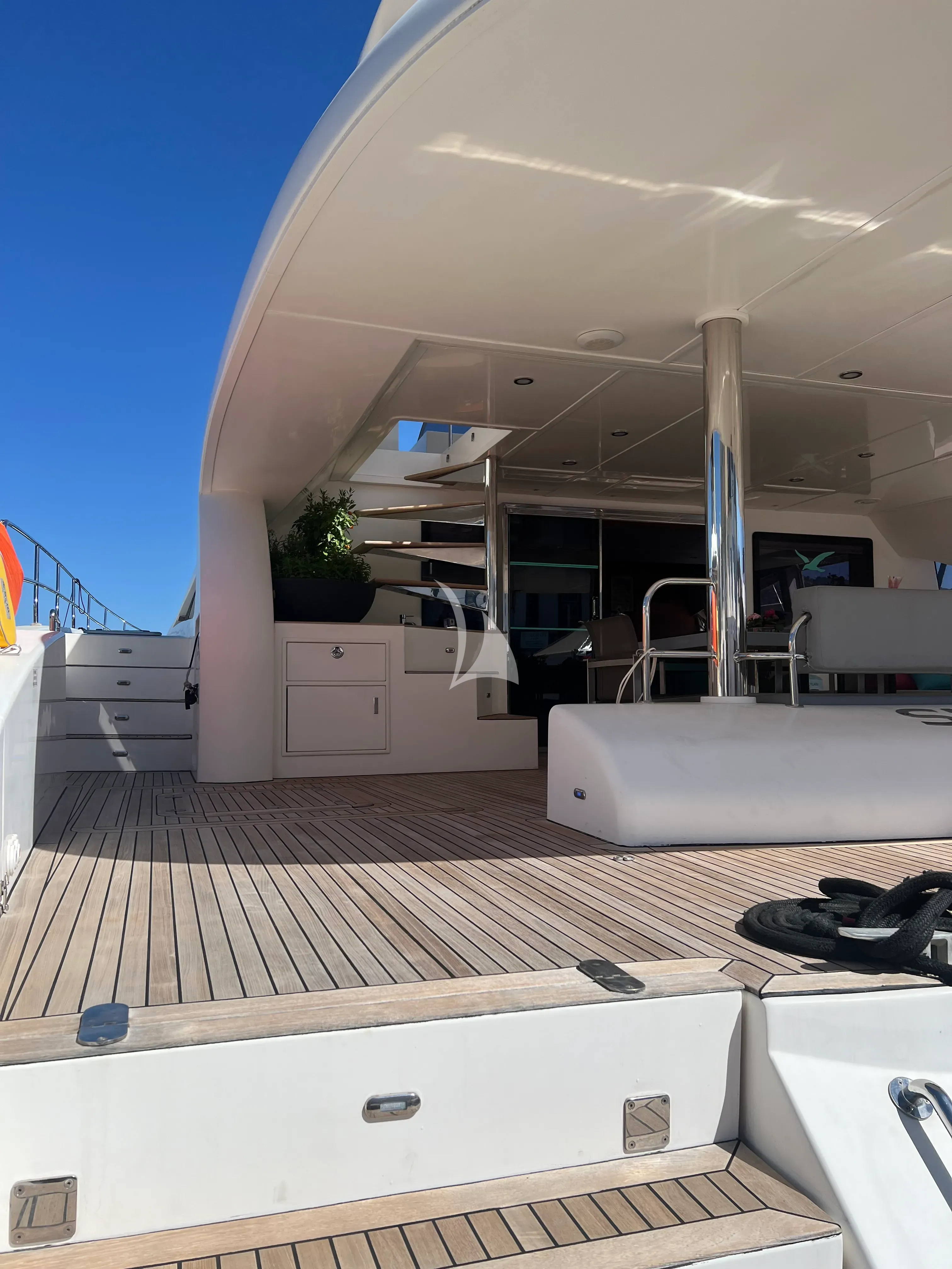 SKYLARK – Exterior