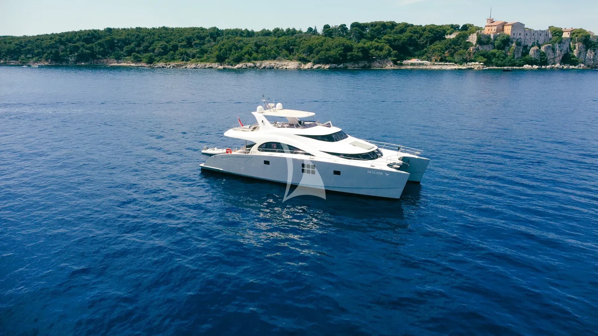 SKYLARK – Exterior