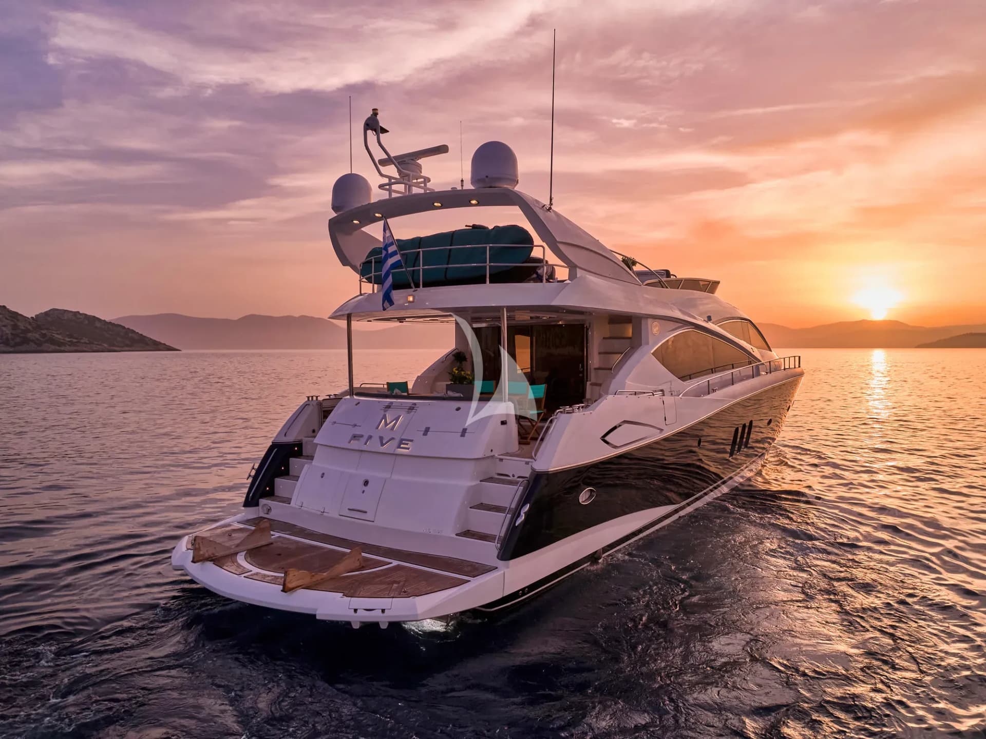 M FIVE – Exterior