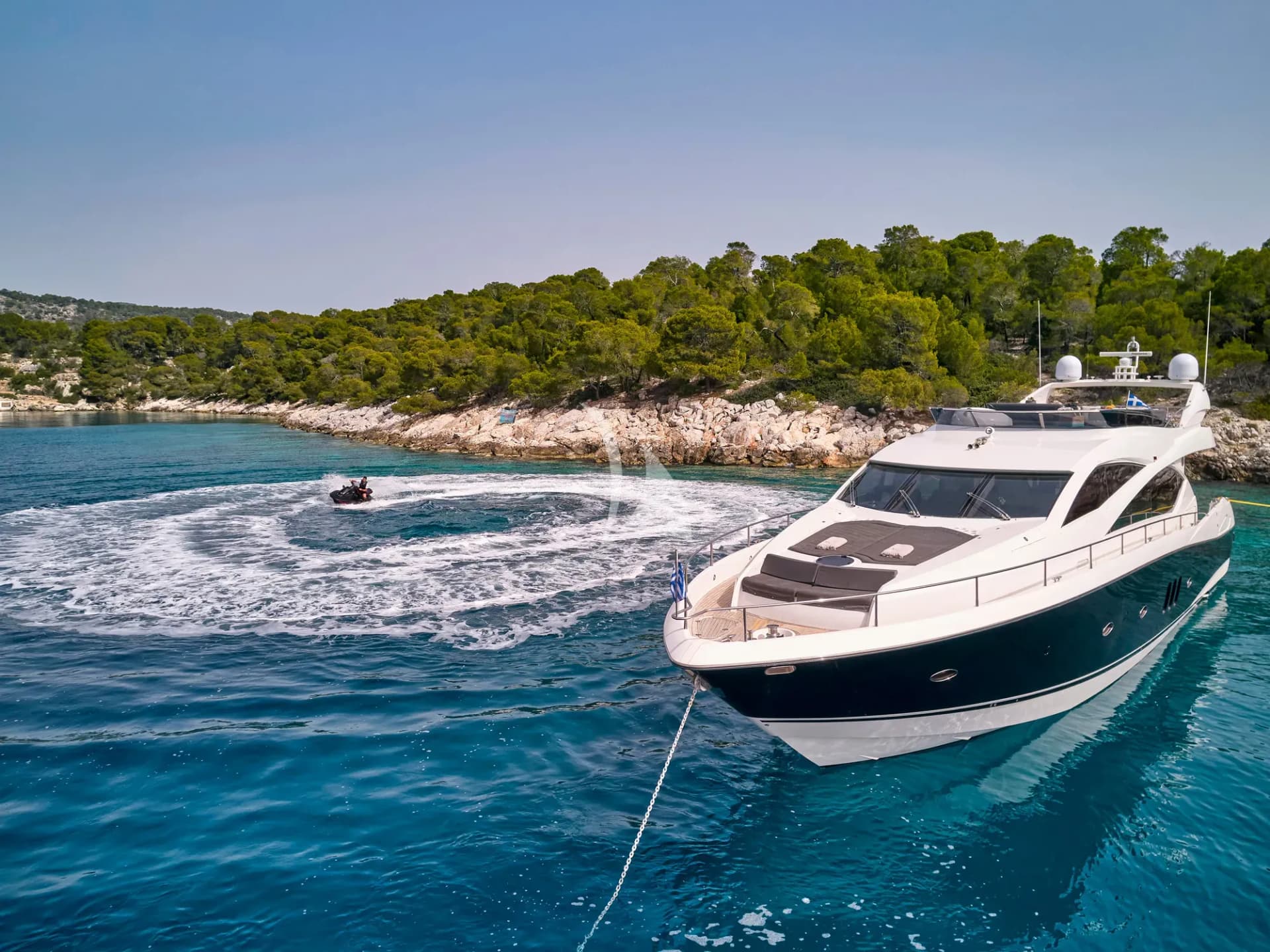 M FIVE – Exterior