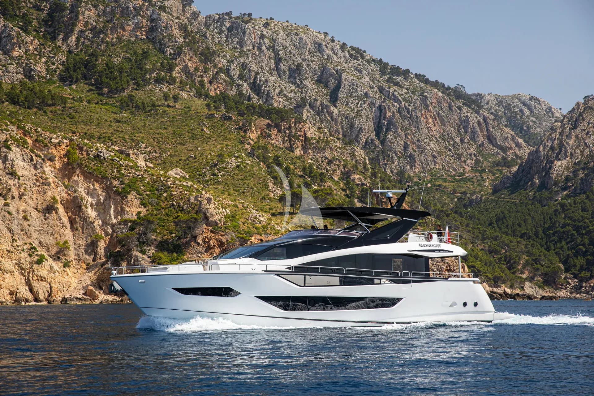 MOONLIGHT – Exterior