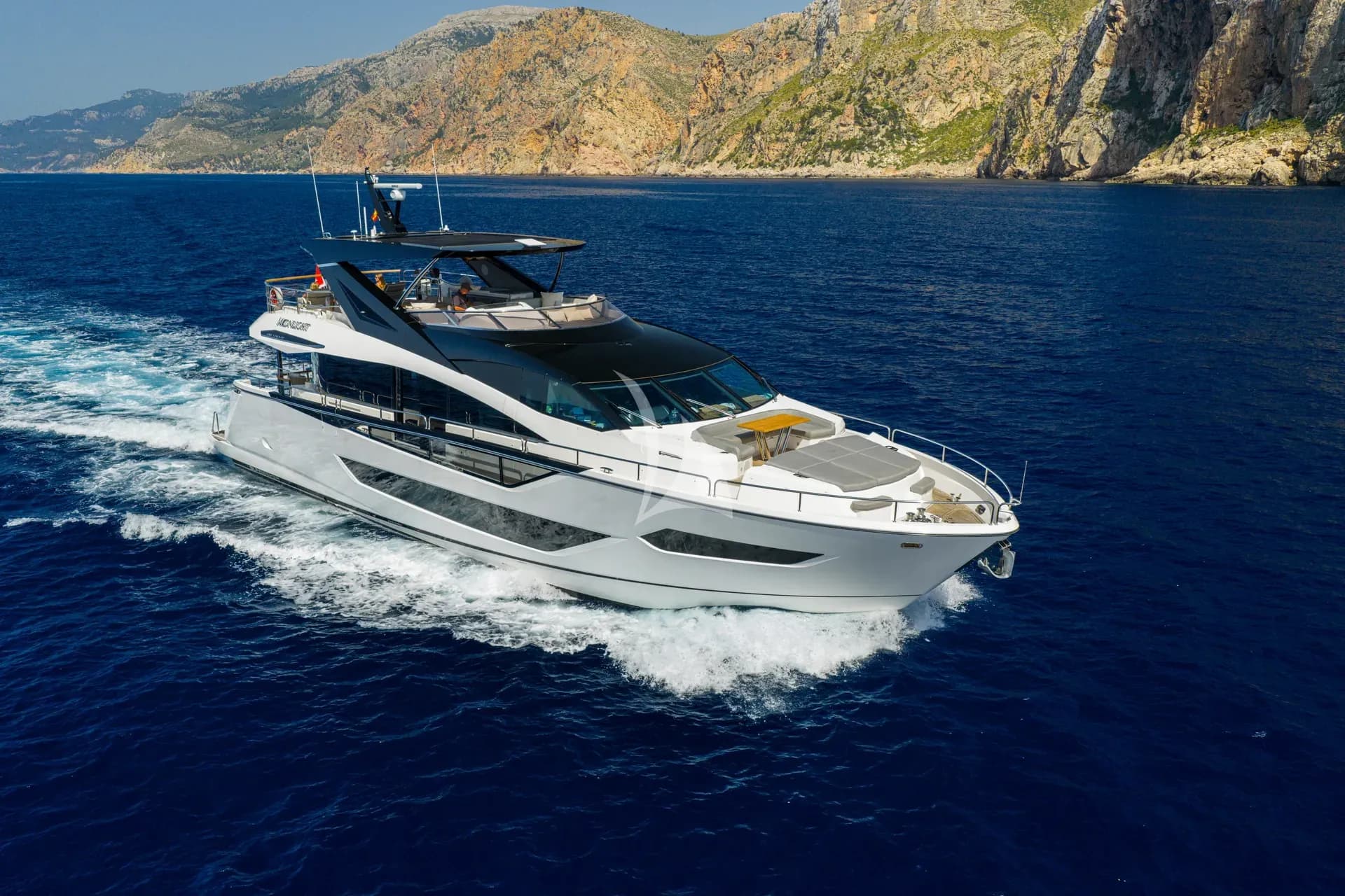 MOONLIGHT – Exterior